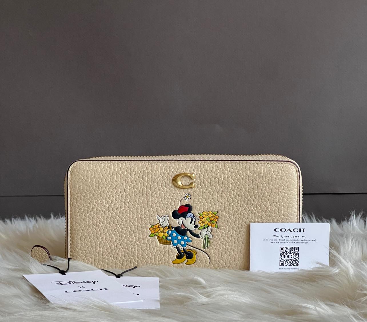 Disney X Coach Accordion Zip Wallet with Minnie Mouse in Regenerative Leather