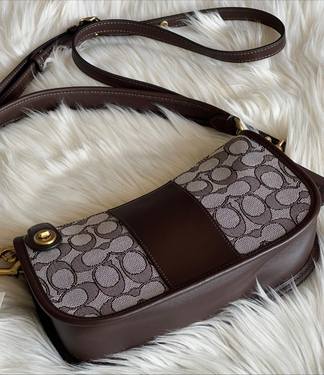 Coach Swinger Bag in Signature Jacquard