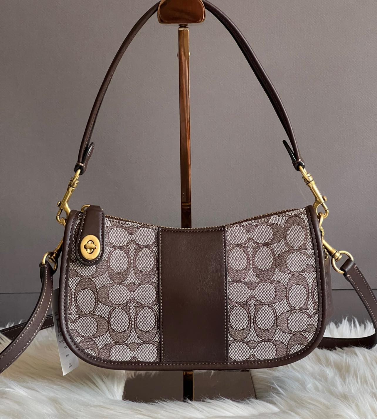 Coach Swinger Bag in Signature Jacquard