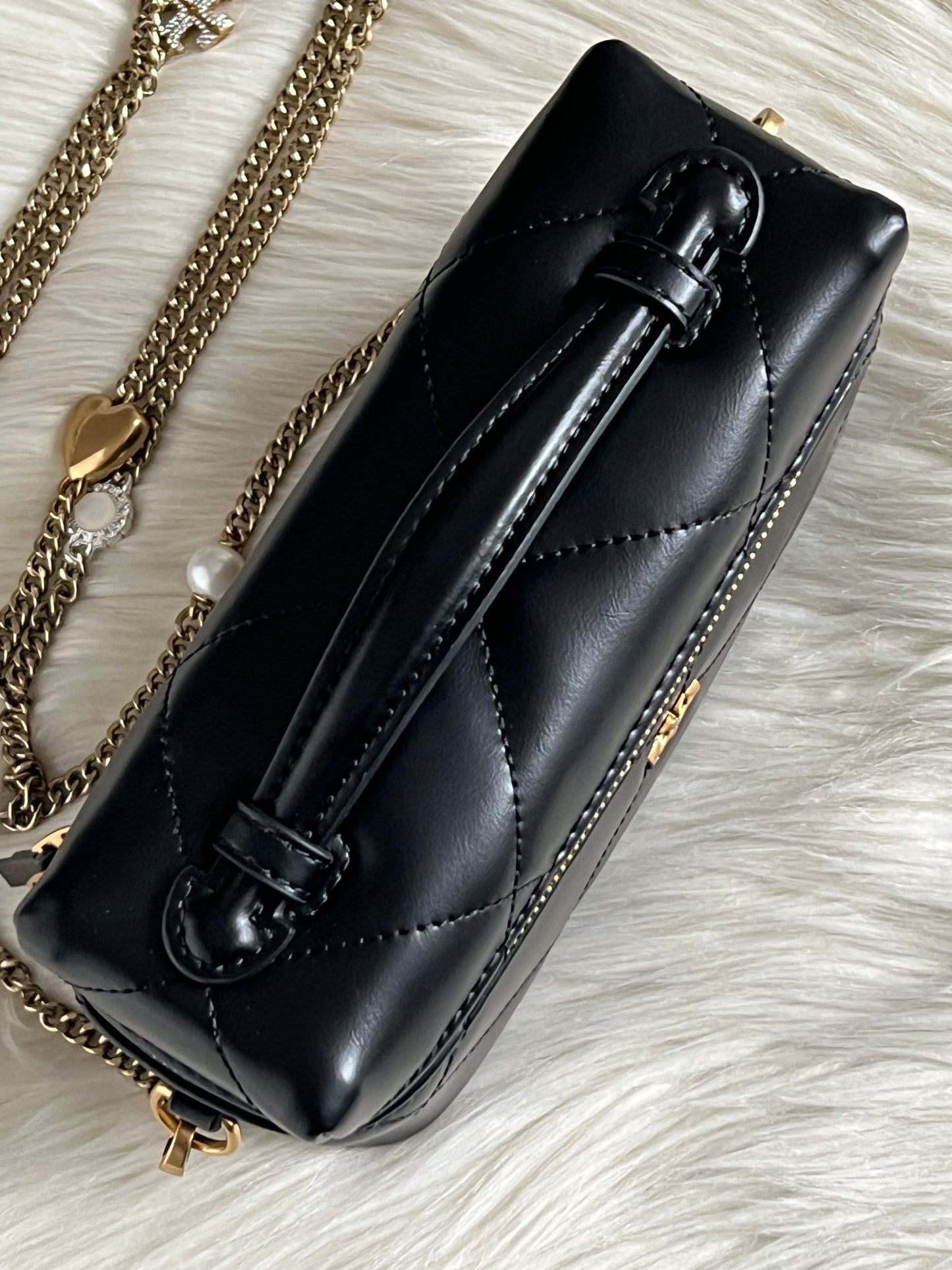 Tory Burch Kira Diamond Quilt Charm East-West Vanity Case