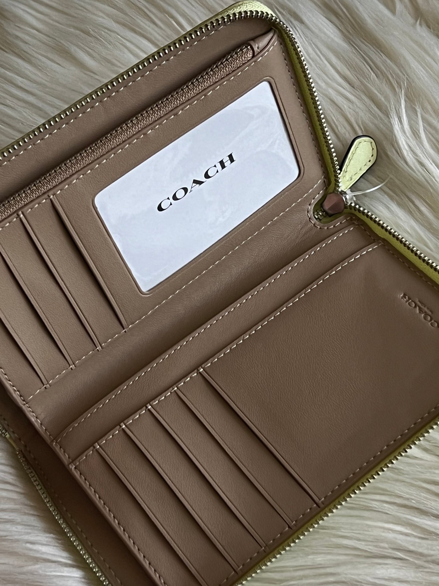 Coach Medium Id Zip Wallet With Puffy Diamond Quilting