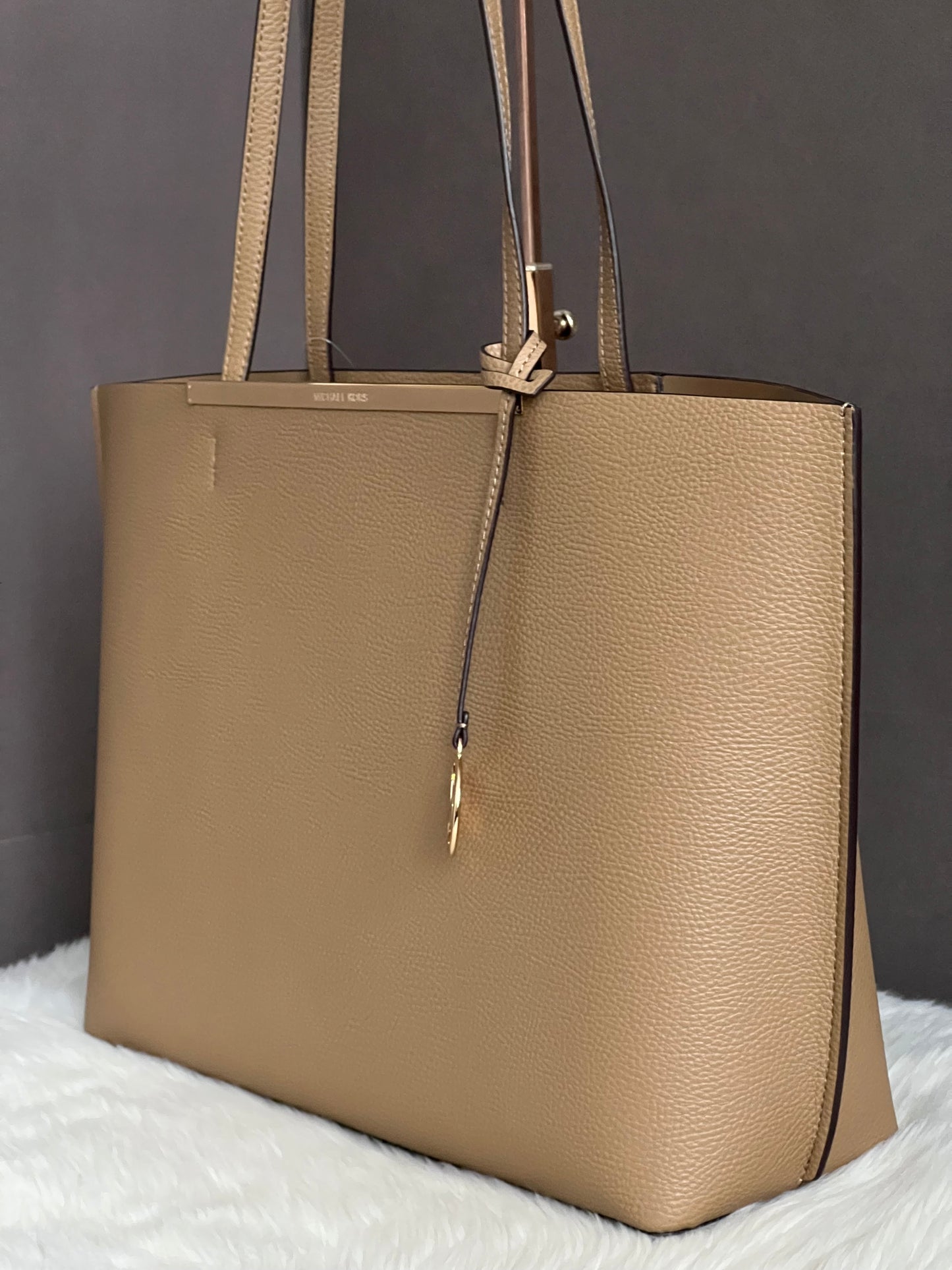 Michael Kors Evelyn Large Tote Bag