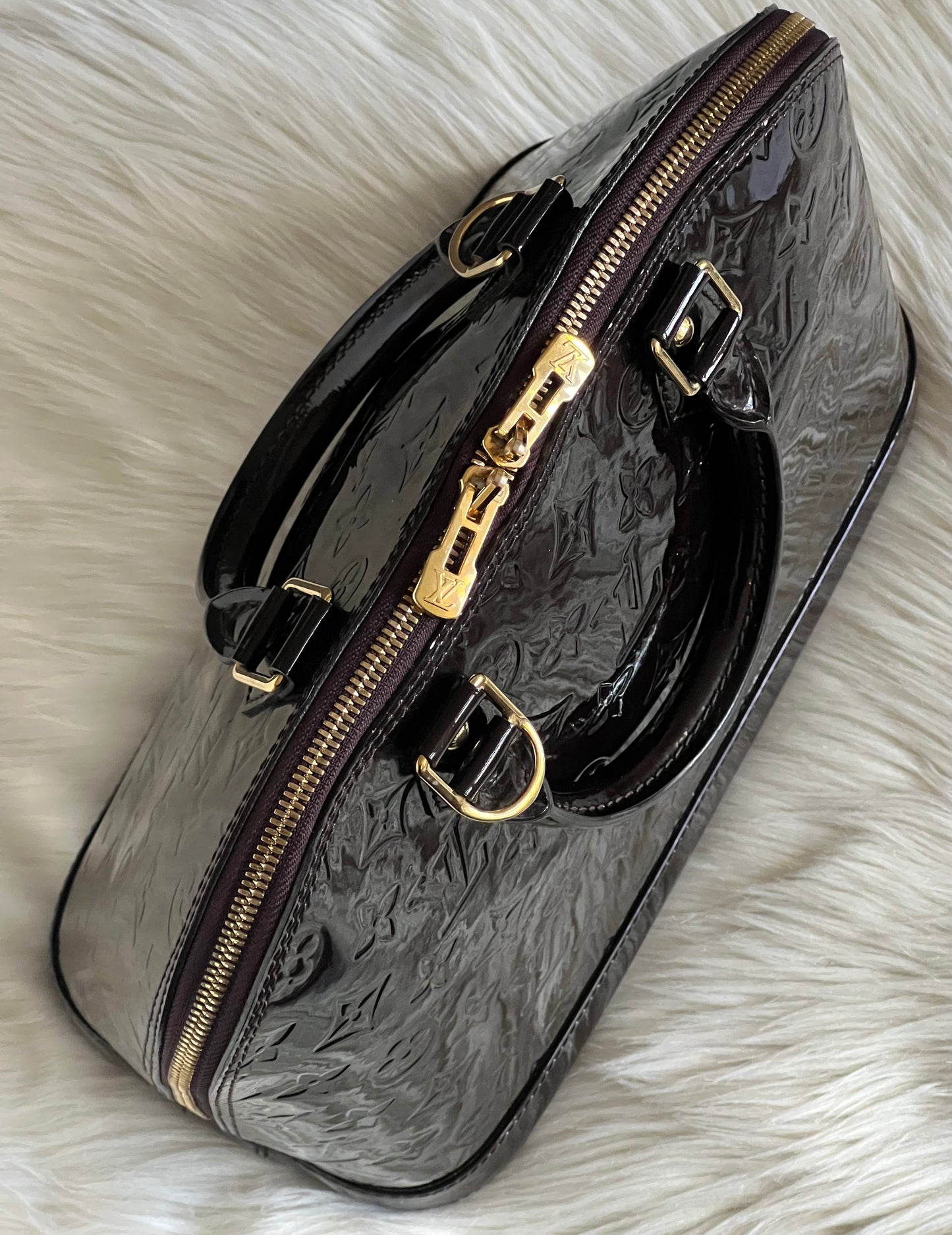 Louis Vuitton Alma PM In Monogram Vernis Leather