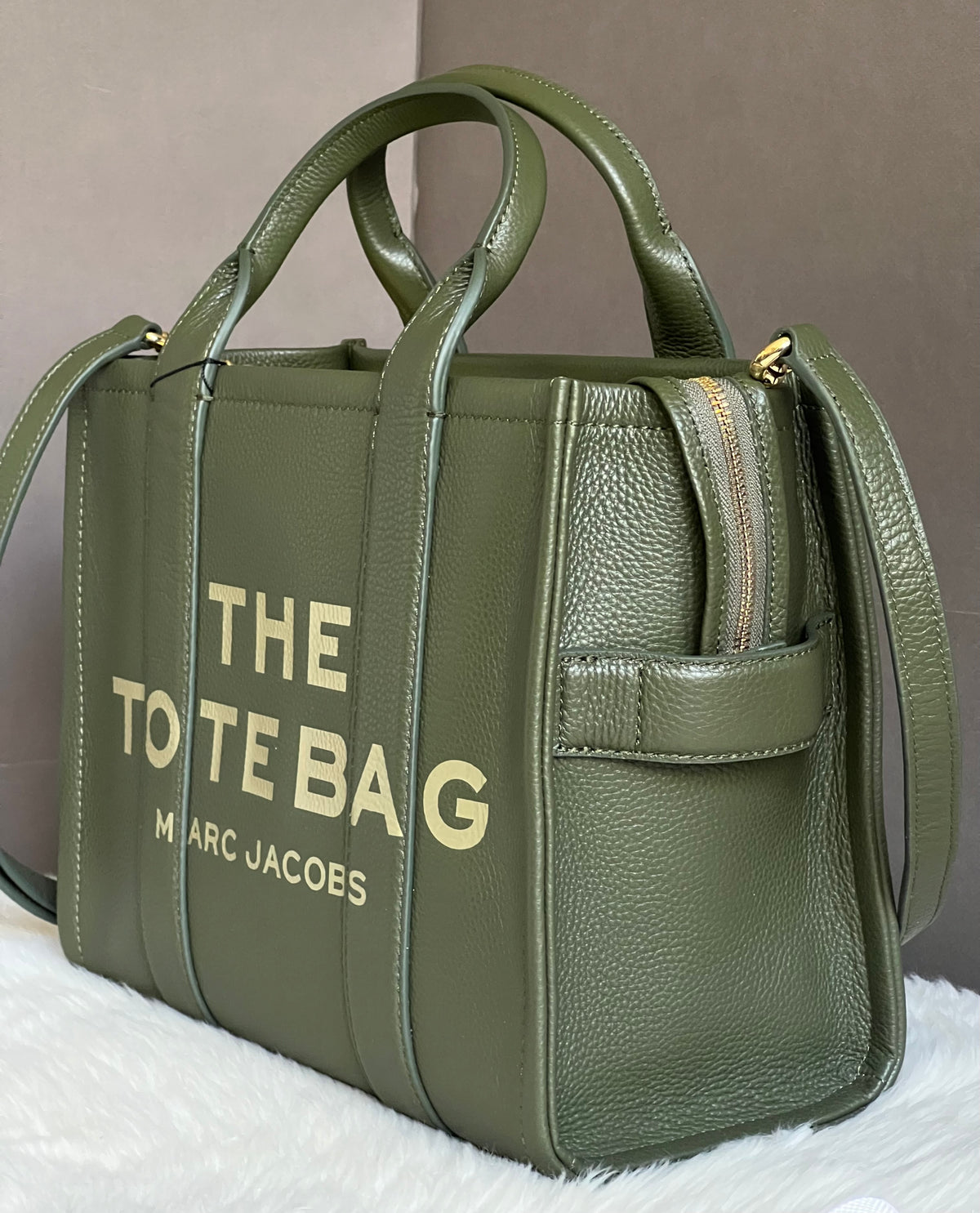 Marc Jacobs The Leather Medium Tote Bag
