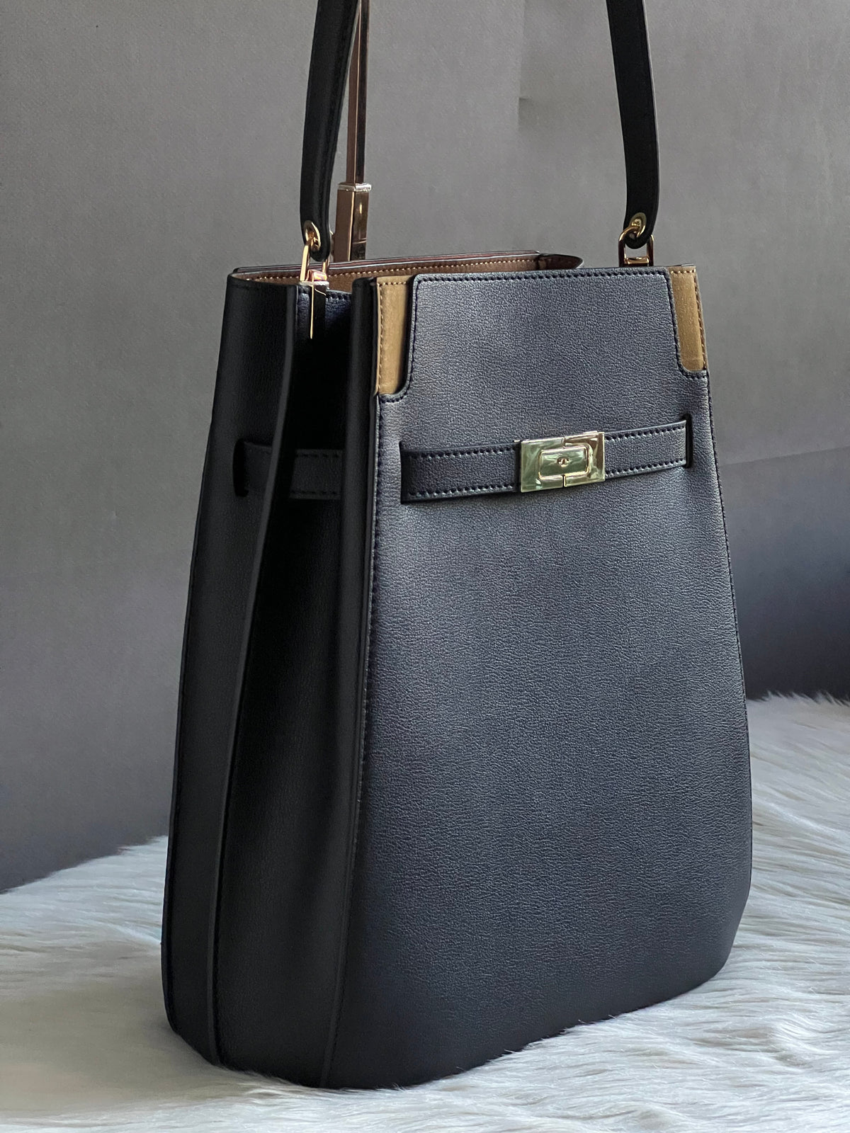 Tory Burch Lee Radziwill Bucket Bag
