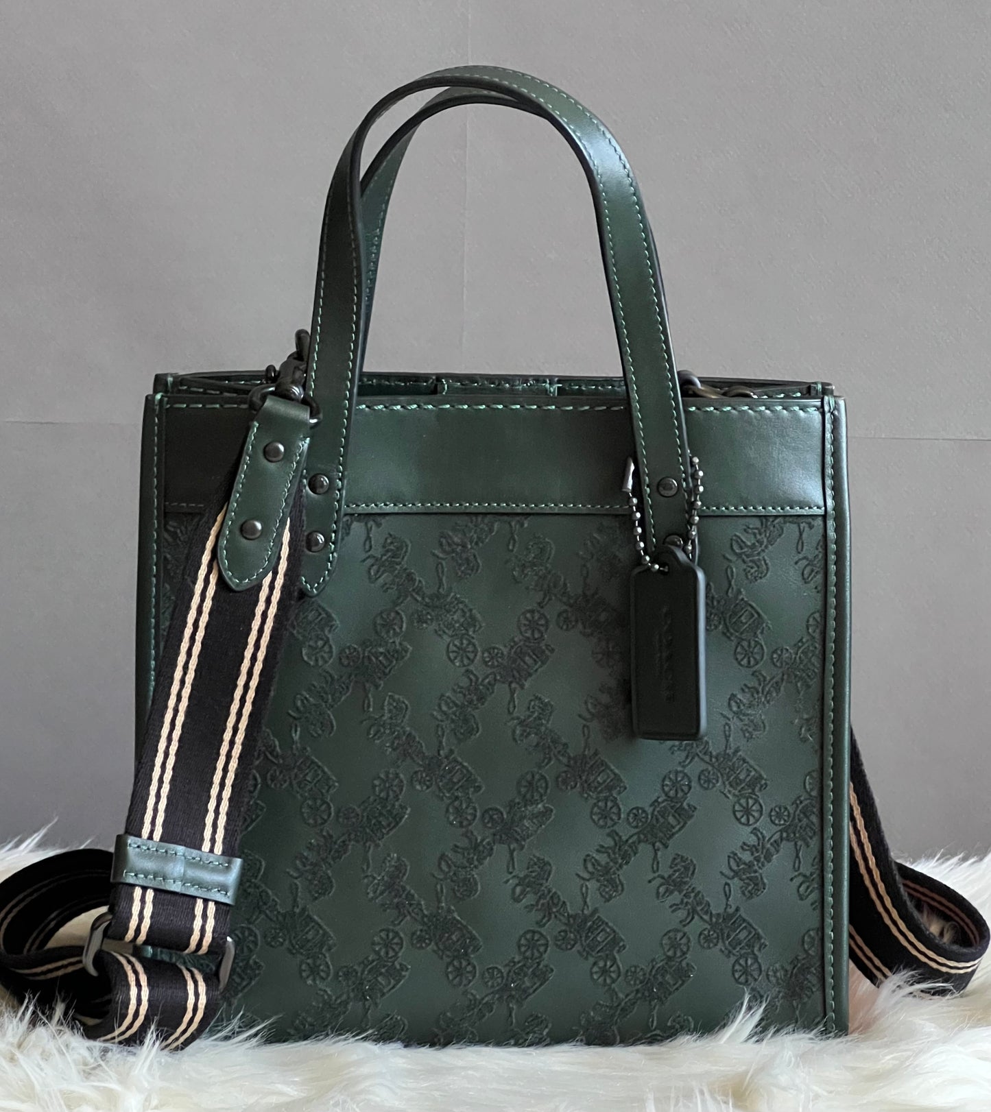 Coach Field Tote 22 with Horse and Carriage