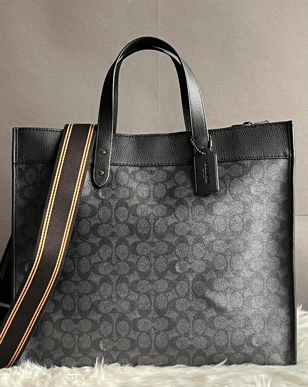 Coach Field Tote 40 in Signature Canvas – Club de Mode