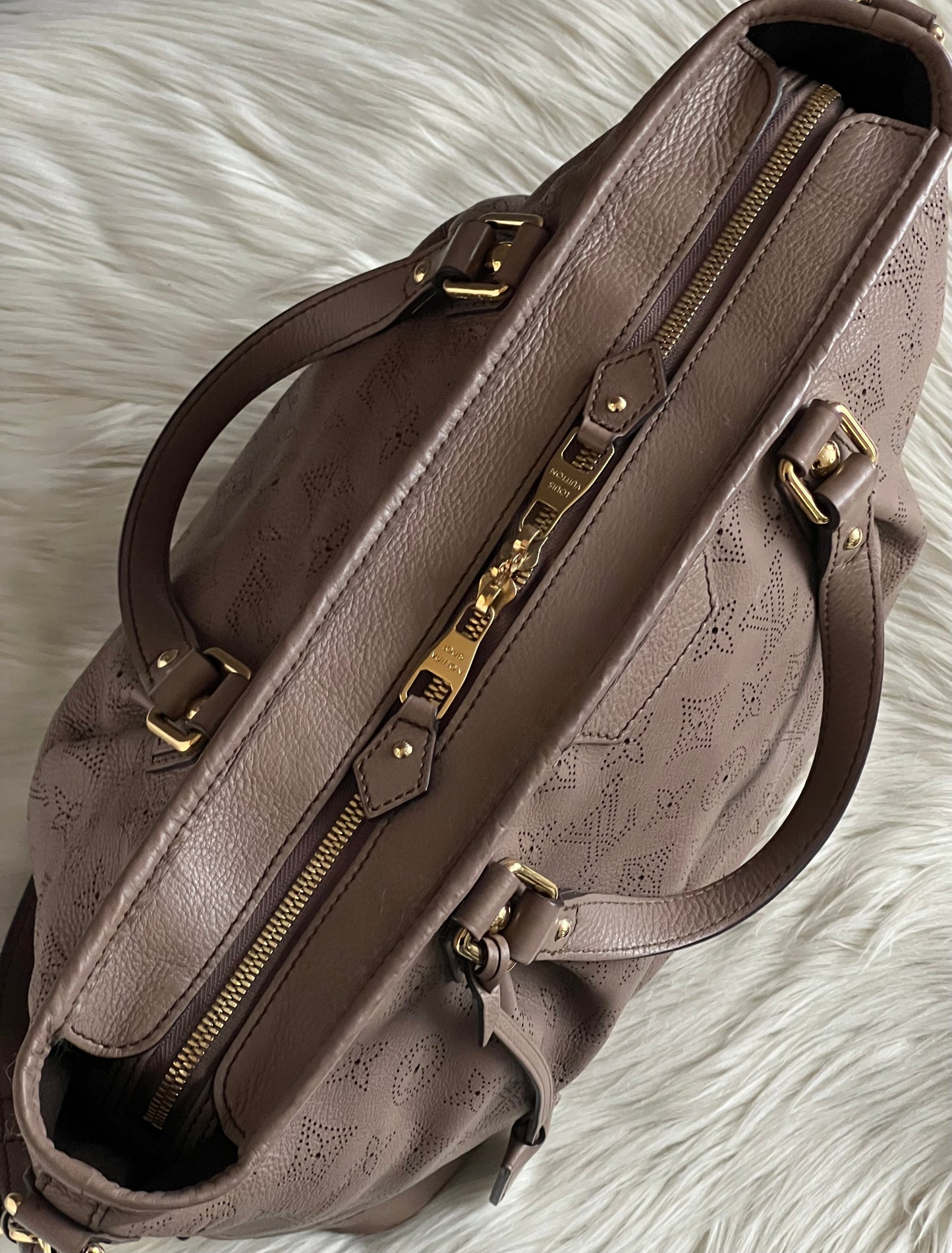 Louis Vuitton Taupe Poudre Mahina Stellar PM Bag