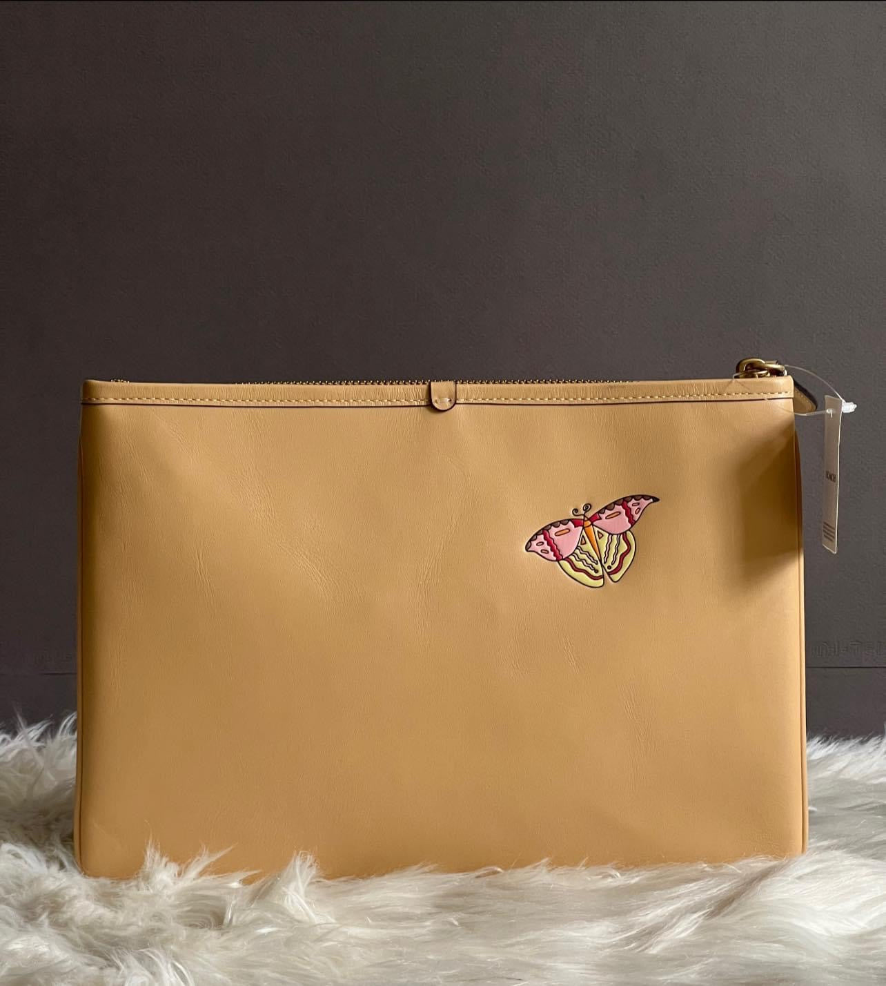 Coach X Observed By Us Essential Pouch 28
