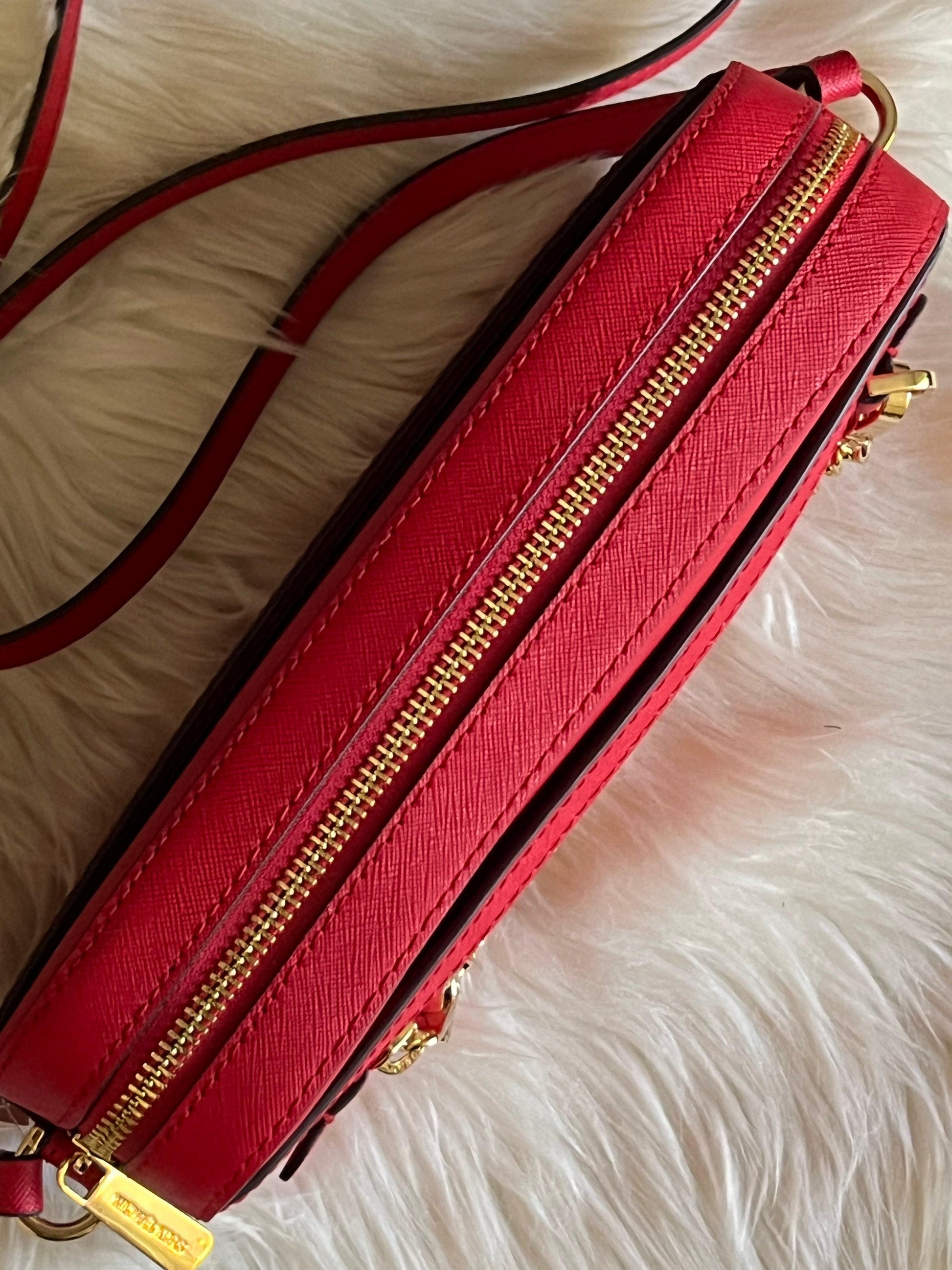 coach backpack jet set large Michael Kors Jet Set Large Saffiano Leather Crossbody Bag – Club de Mode