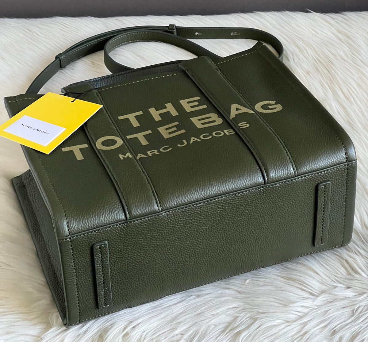 Marc Jacobs The Leather Medium Tote Bag