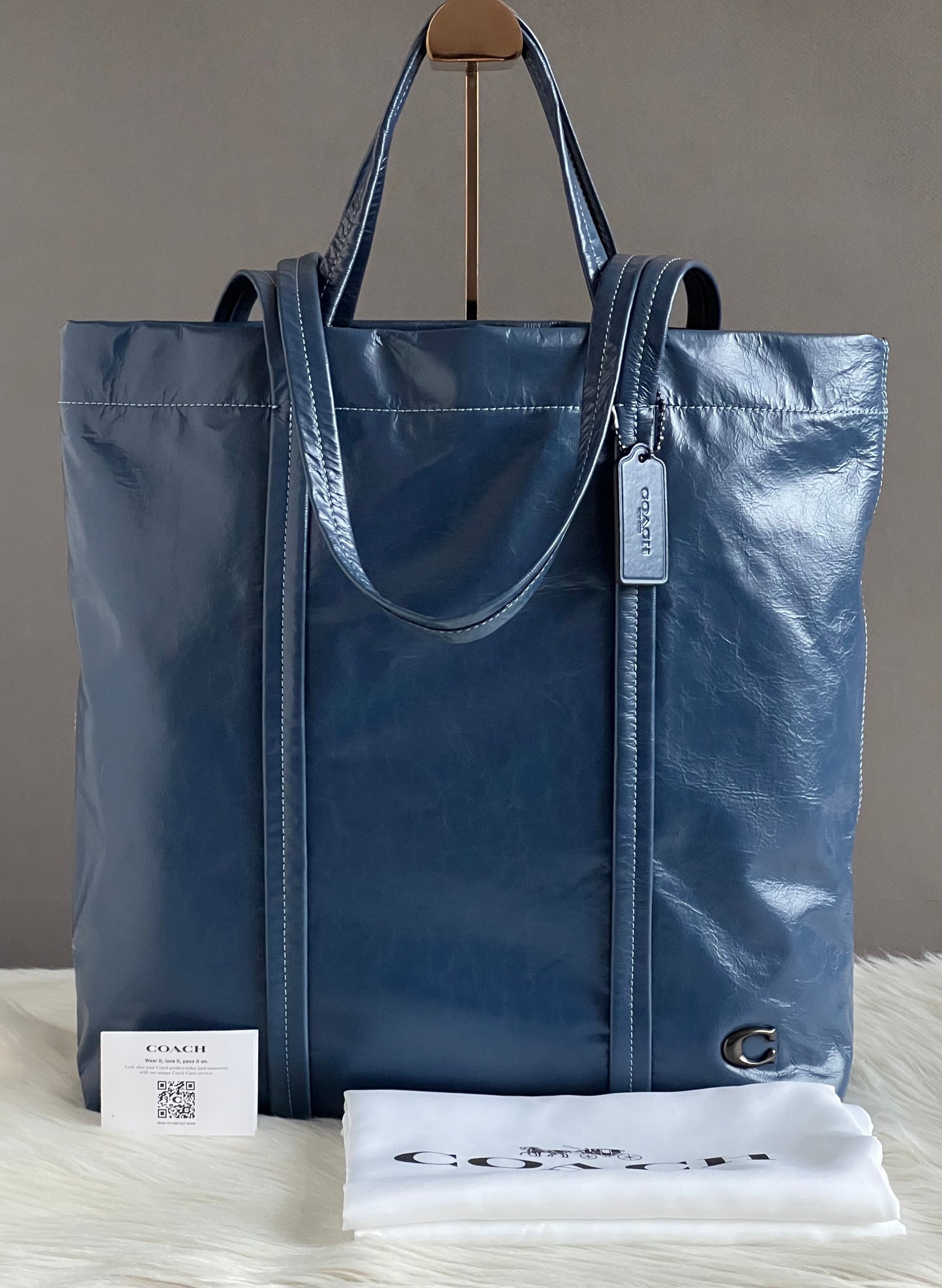 Coach Hall Tote 33