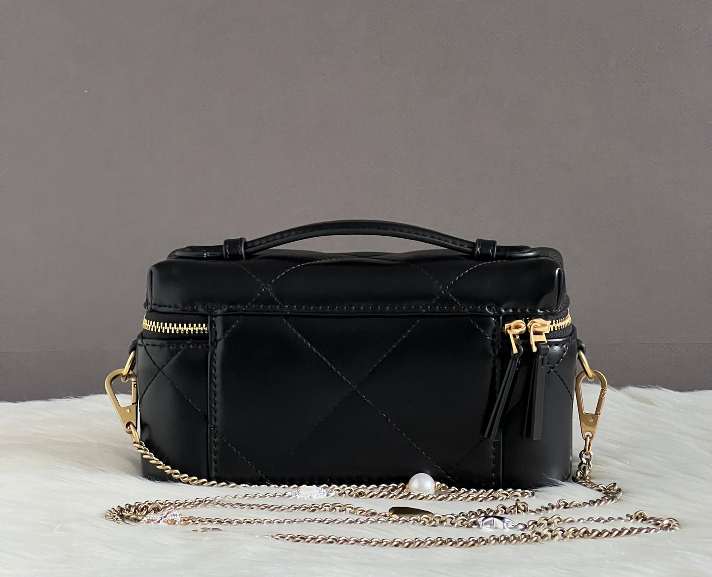 Tory Burch Kira Diamond Quilt Charm East-West Vanity Case