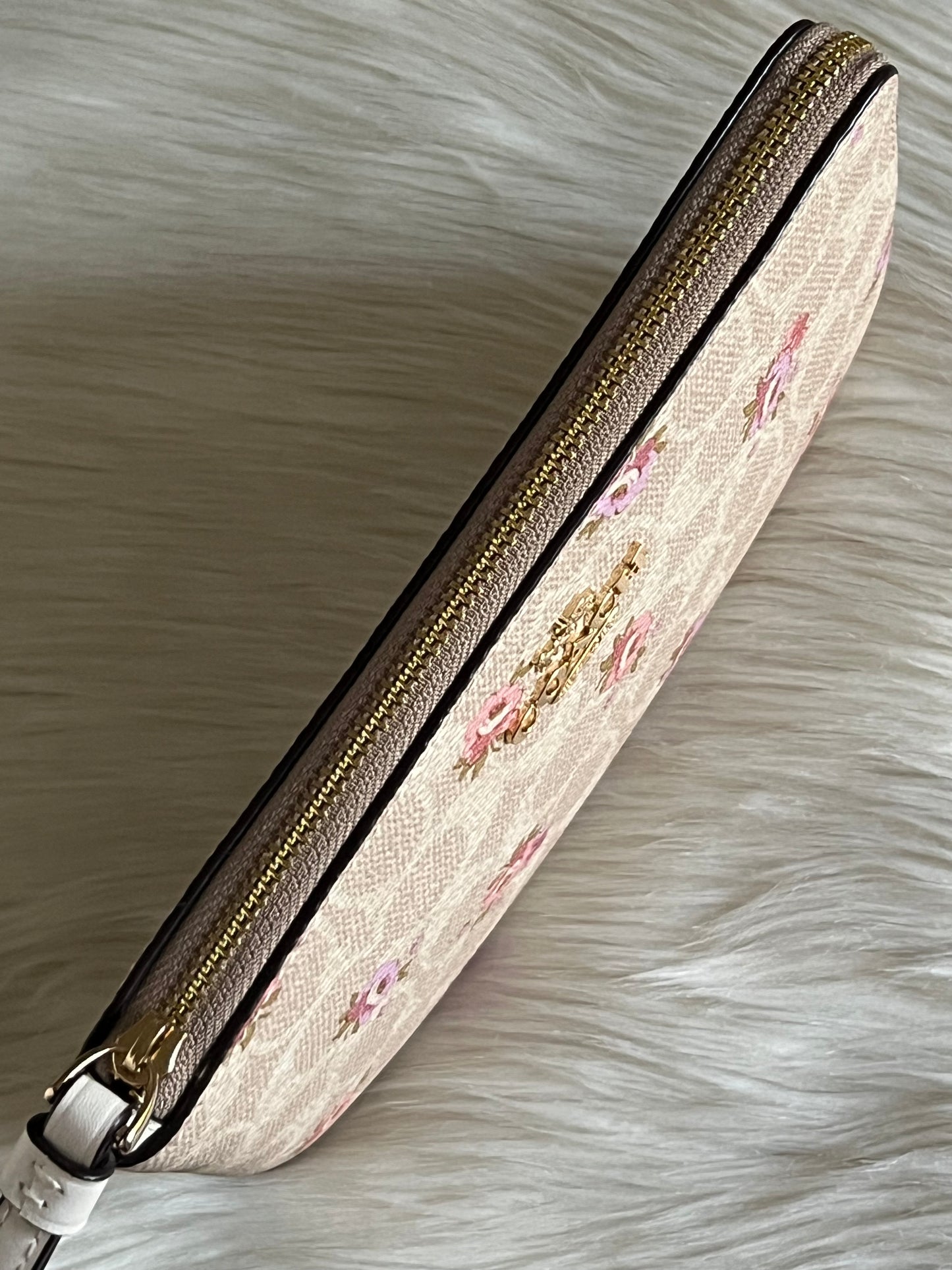 Coach Large Corner Zip In Signature Floral Canvas Wrislet