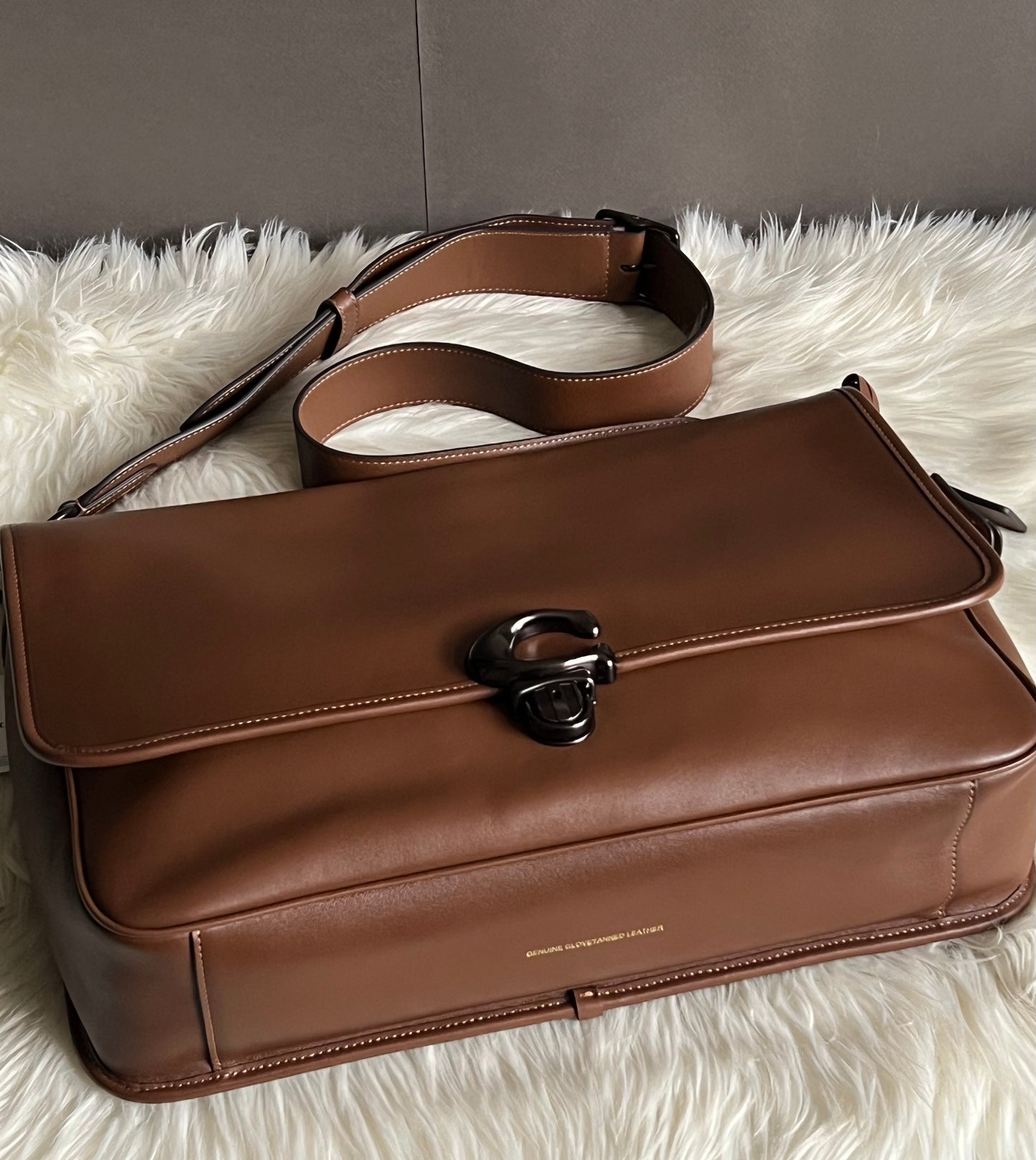 Coach Studio Messenger