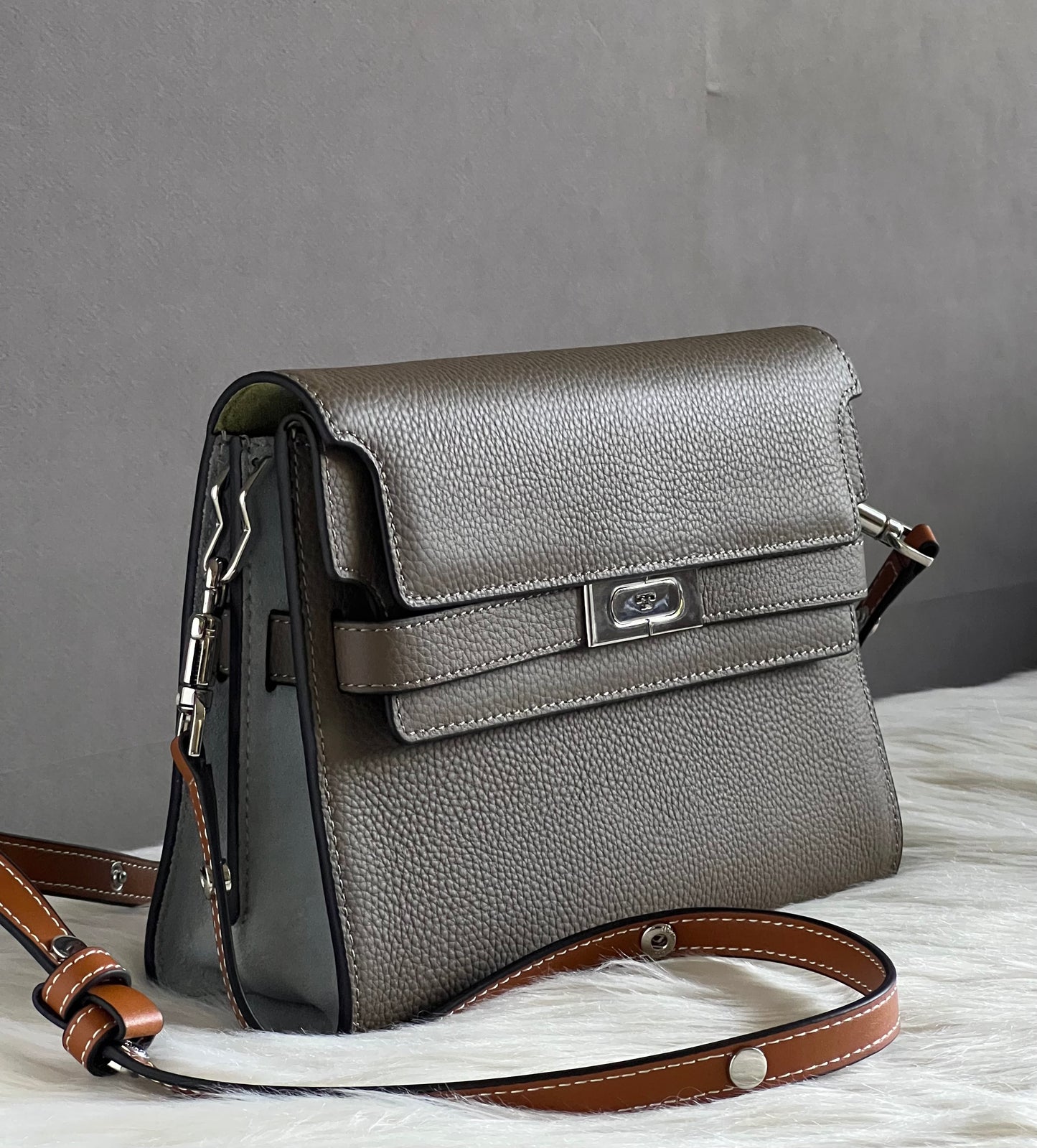 Tory Burch Lee Radziwill Pebbled Shoulder Bag