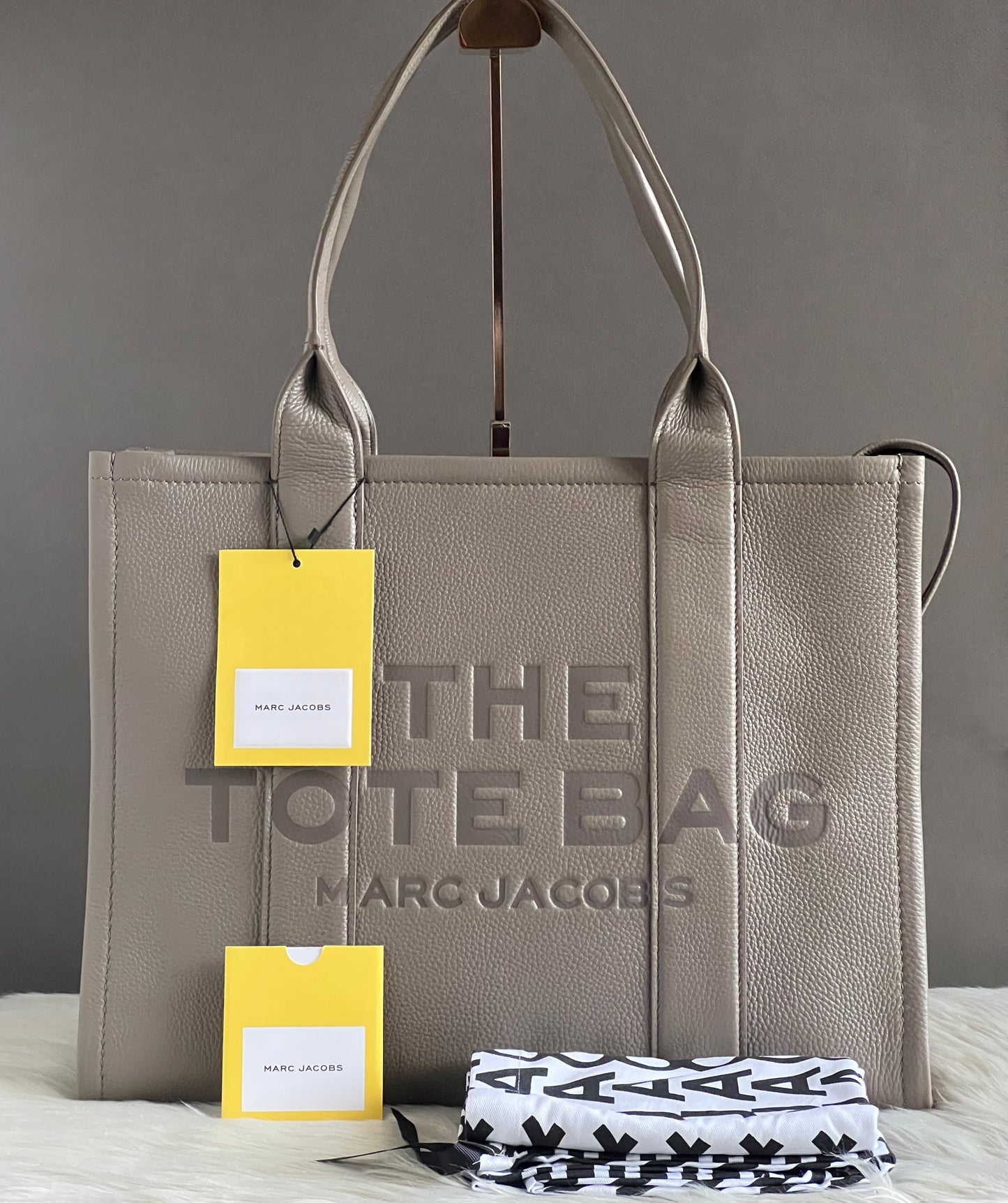 Marc Jacobs The Leather Large Tote Bag