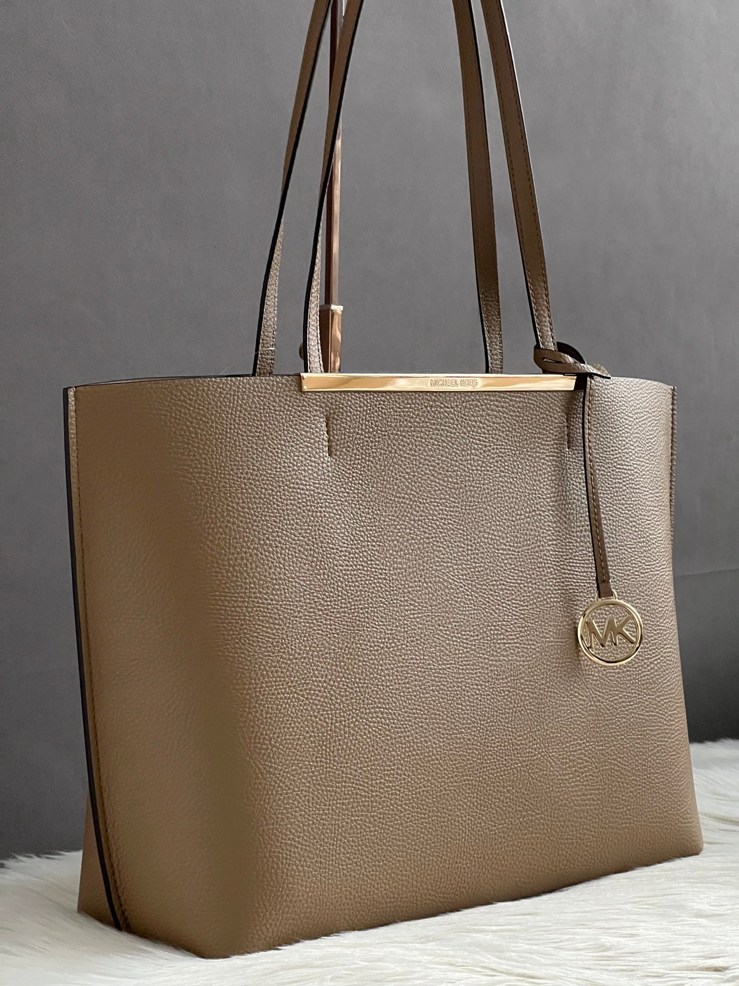 Michael Kors Evelyn Large Tote Bag