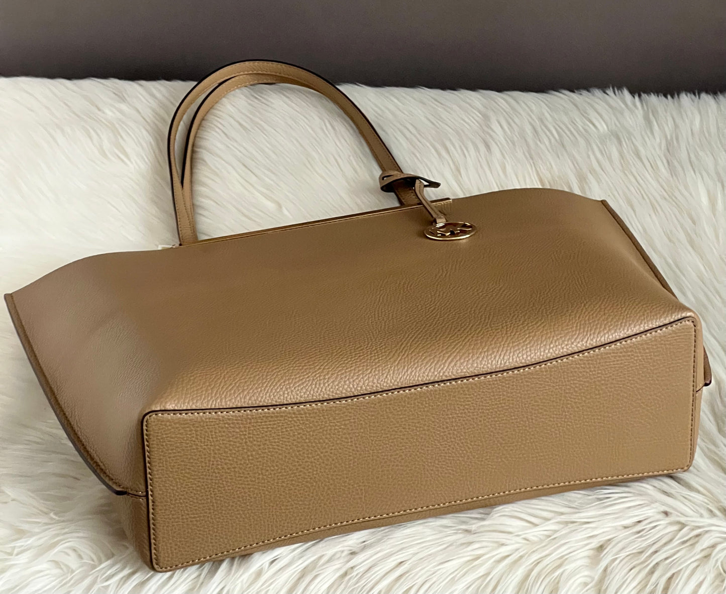 Michael Kors Evelyn Large Tote Bag