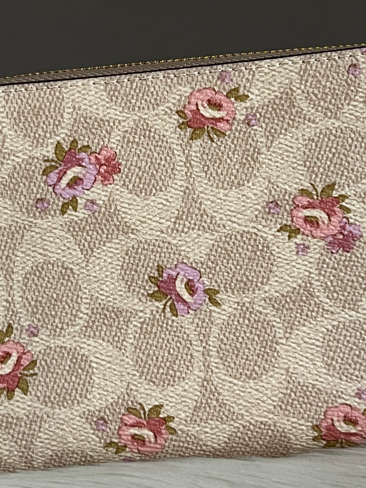 Coach Large Corner Zip In Signature Floral Canvas Wrislet