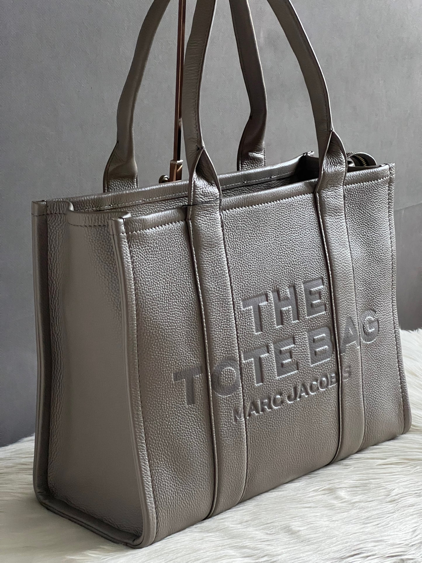 Marc Jacobs The Leather Large Tote Bag