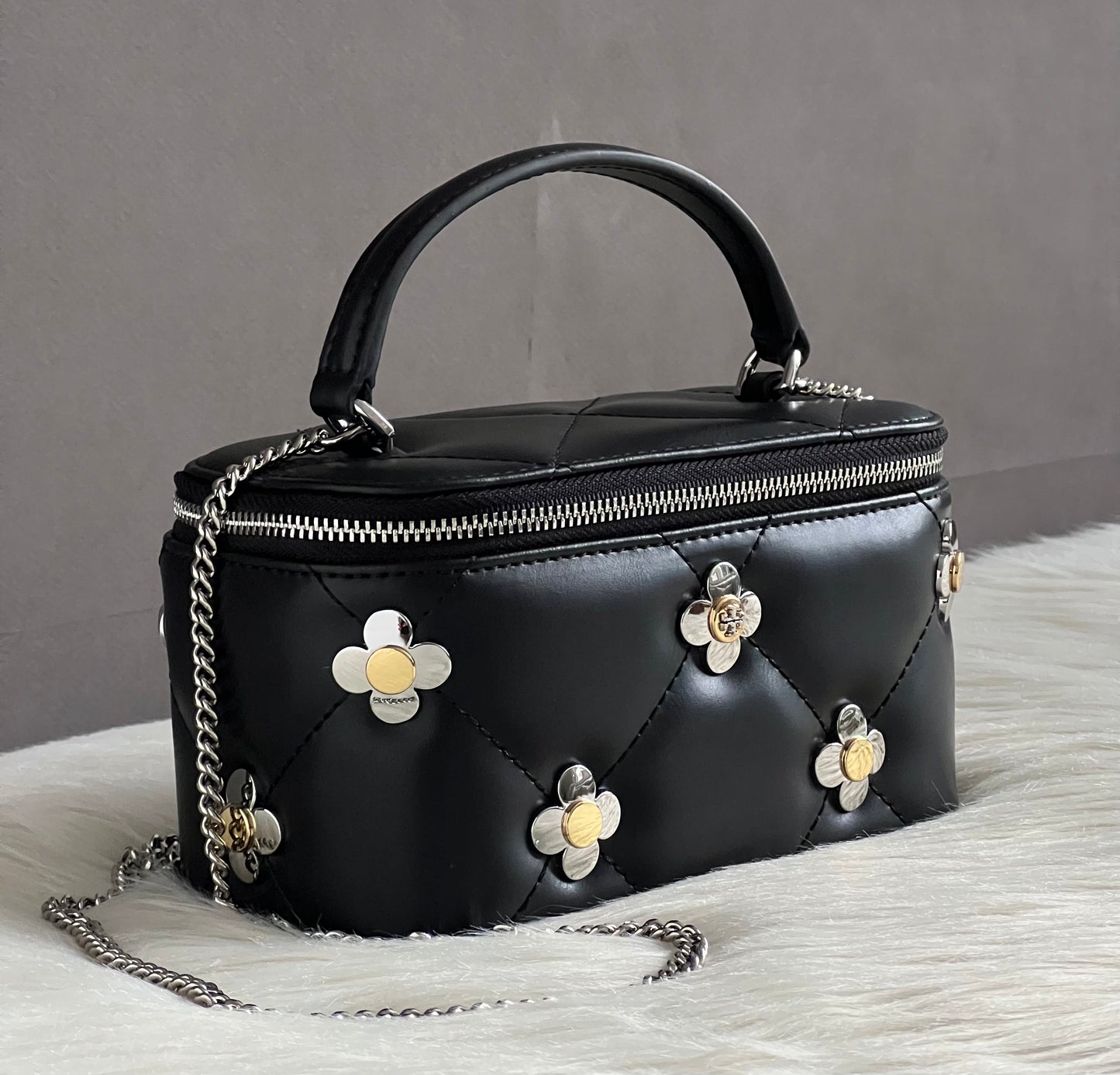 Tory Burch Kira Diamond Quilt Clover Vanity Case