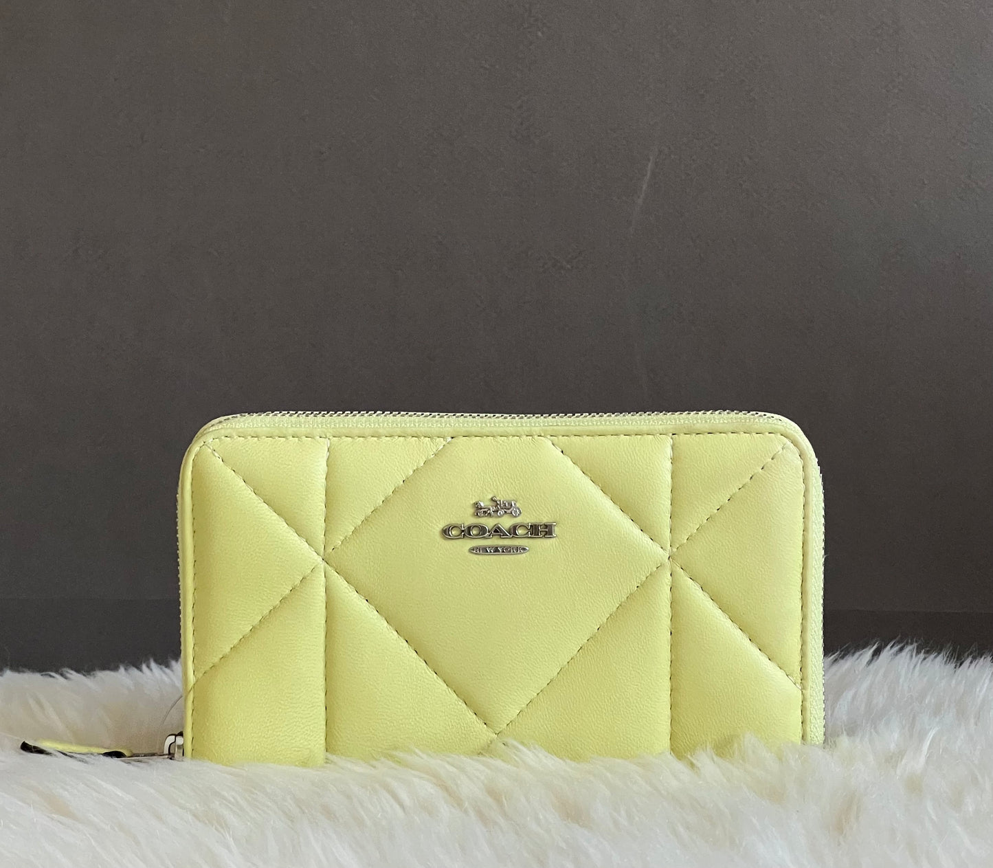 Coach Medium Id Zip Wallet With Puffy Diamond Quilting