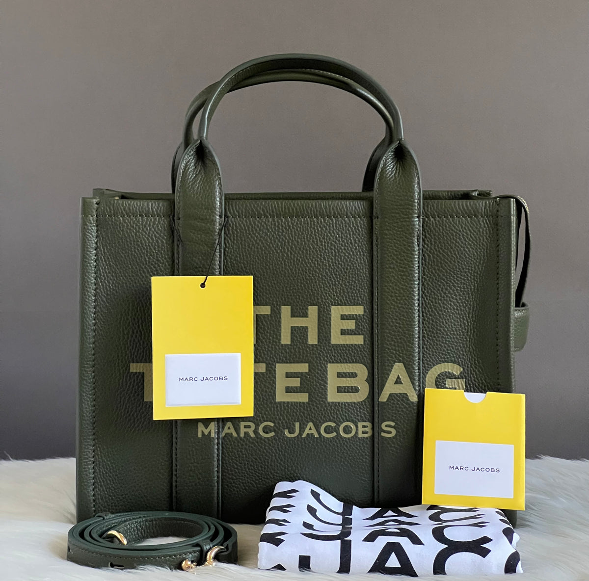Marc Jacobs The Leather Medium Tote Bag