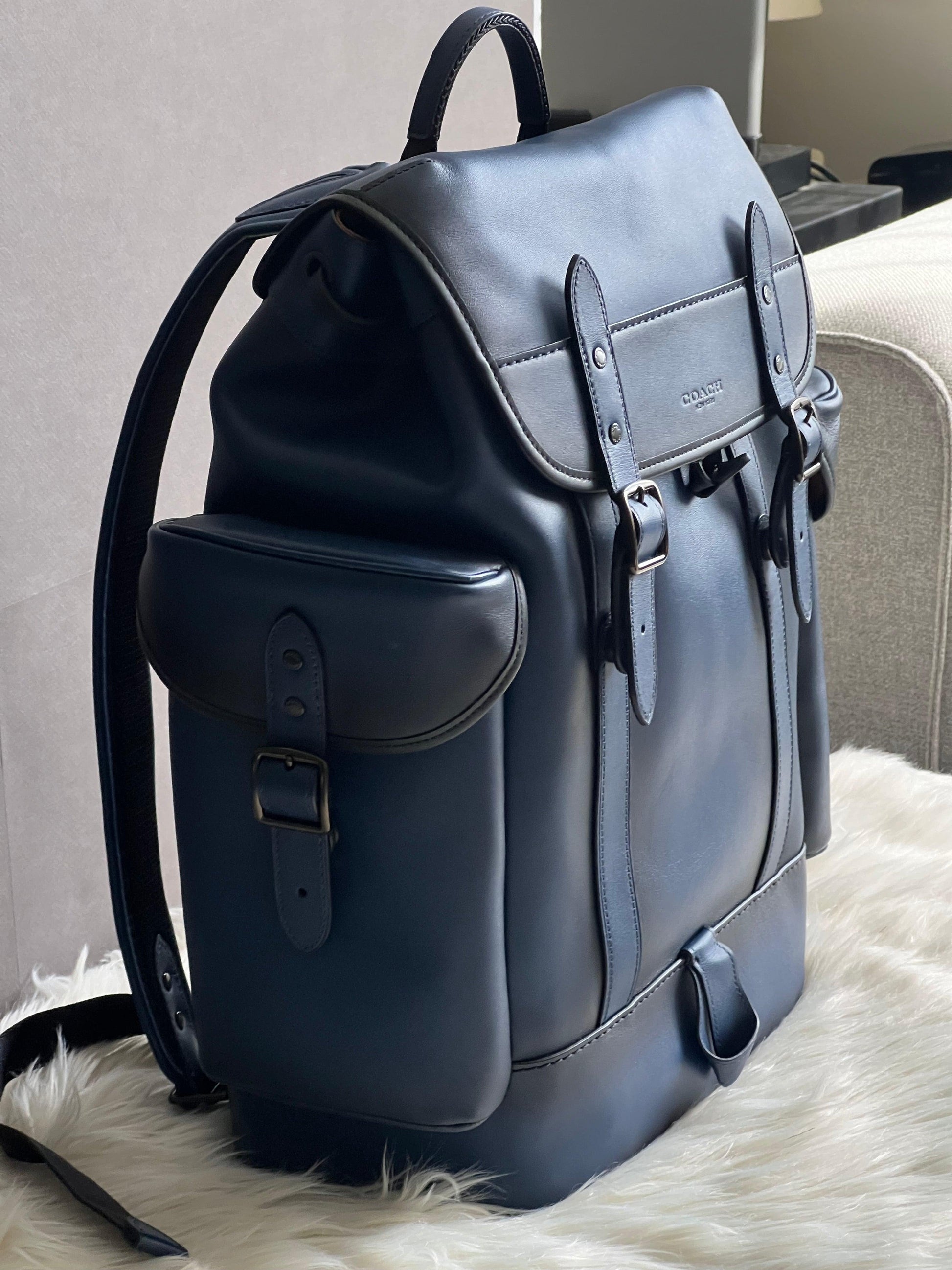 coach hitch backpack black in Signature Leather Club de Mode Crafted of natural grain leather with beautiful texture and soft feel this organized backpack has space for a 15 laptop interior multifunction pockets to hold small accessories and exterior side pockets for easy access to essentials Coach Hitch Backpack ShopCGX