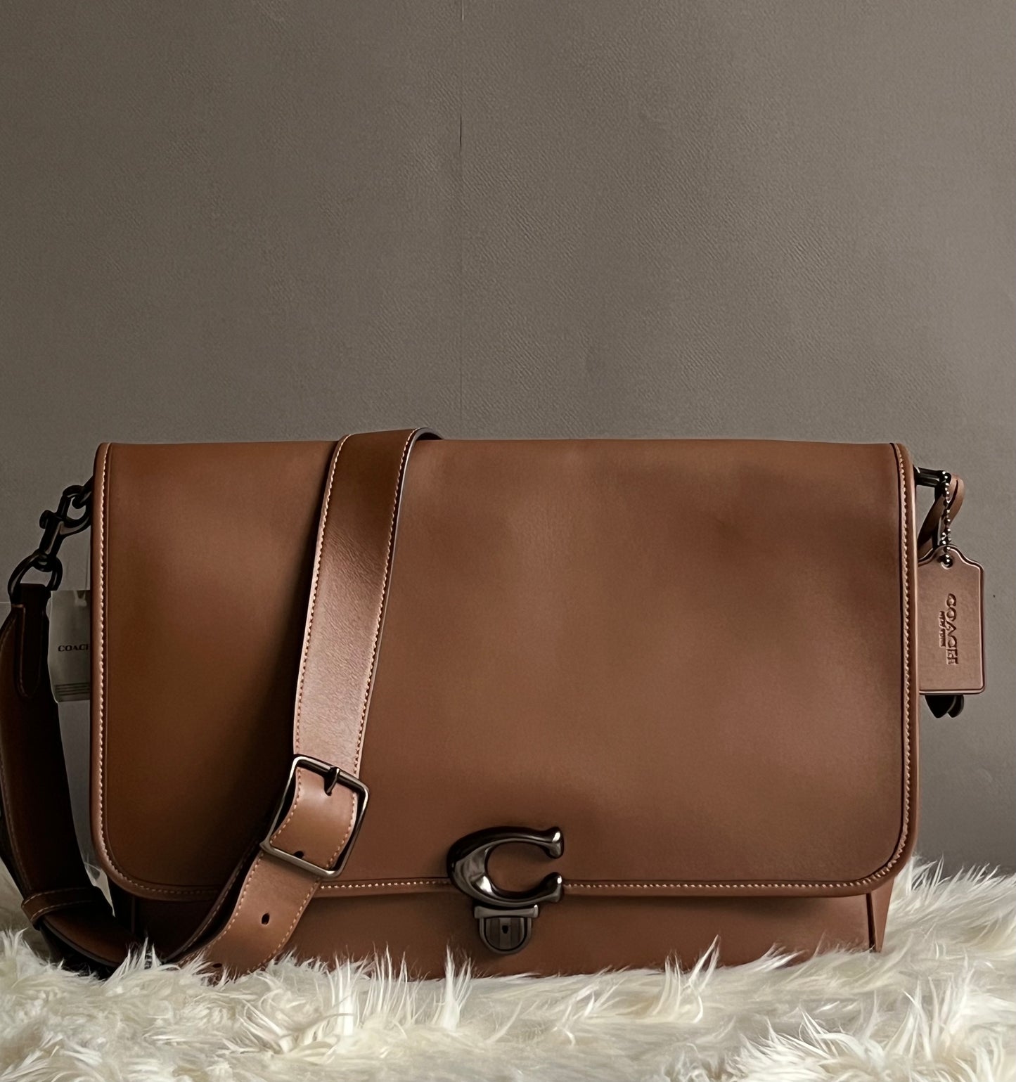 Coach Studio Messenger