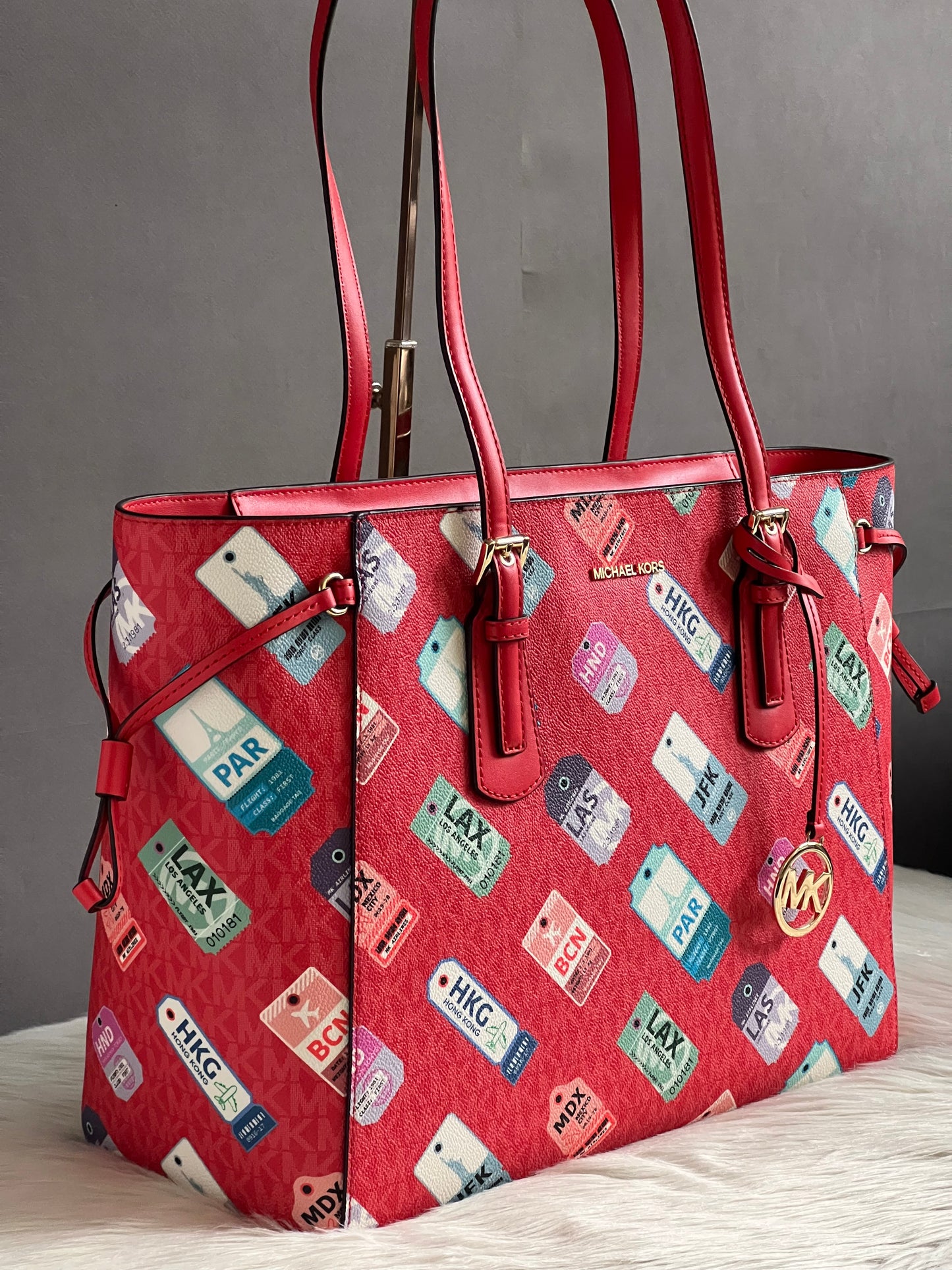 Michael Kors Voyager Large Printed Signature Logo Tote Bag