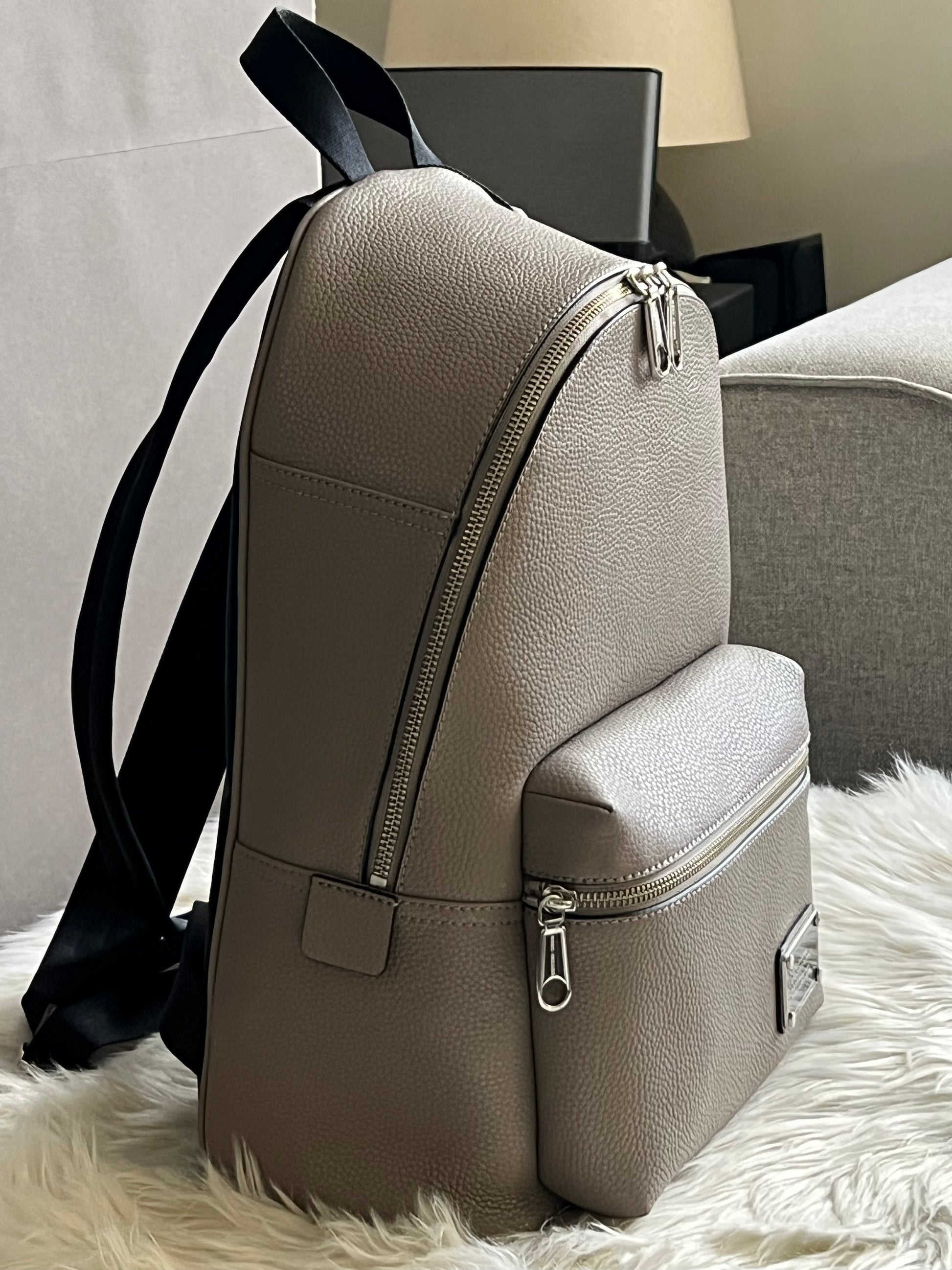 backpack marc jacobs leather black quilted M0011321, 11.5" (L) x 14" (H) x 4" (W) zippered compartment Buy Marc Jacobs Leather Medium
