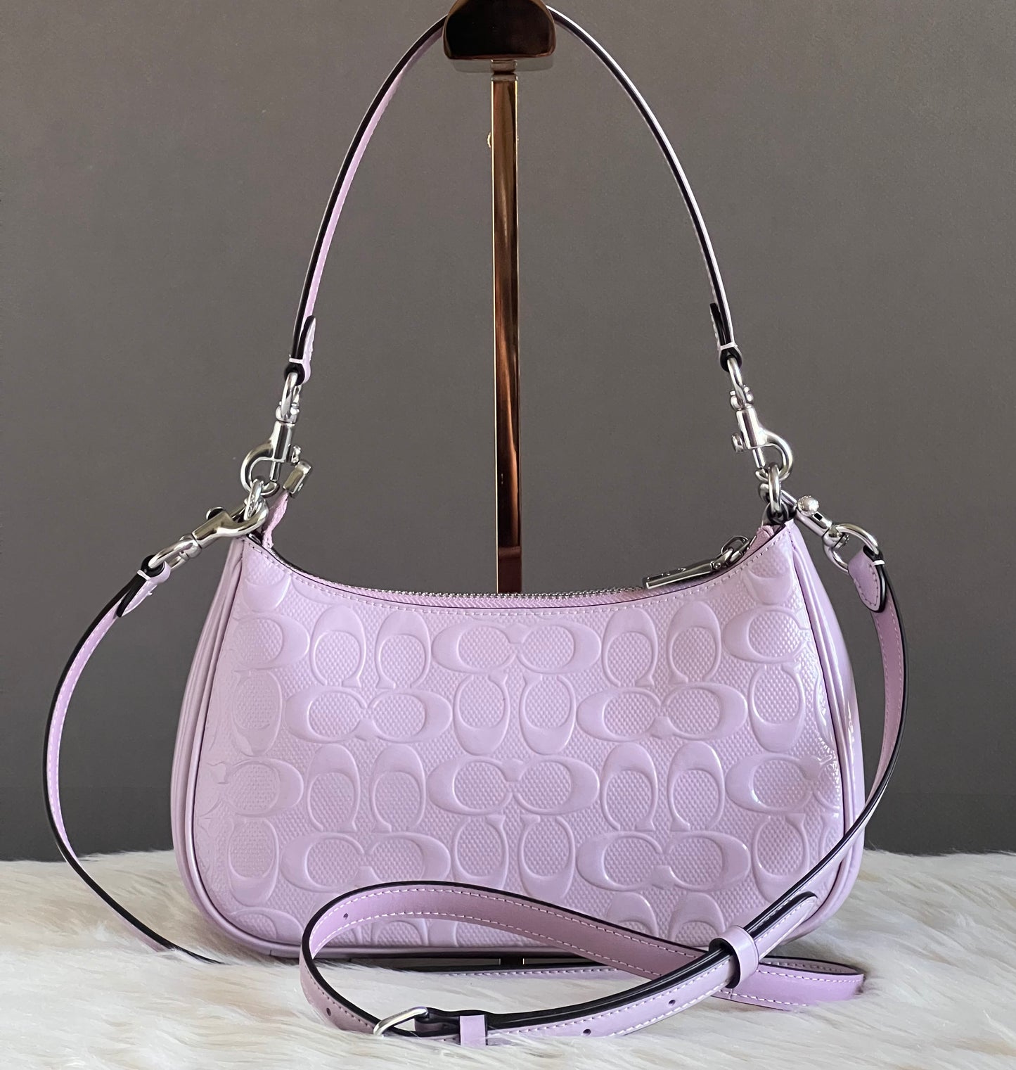 Coach Teri Shoulder Bag In Signature Leather With Heart Charm
