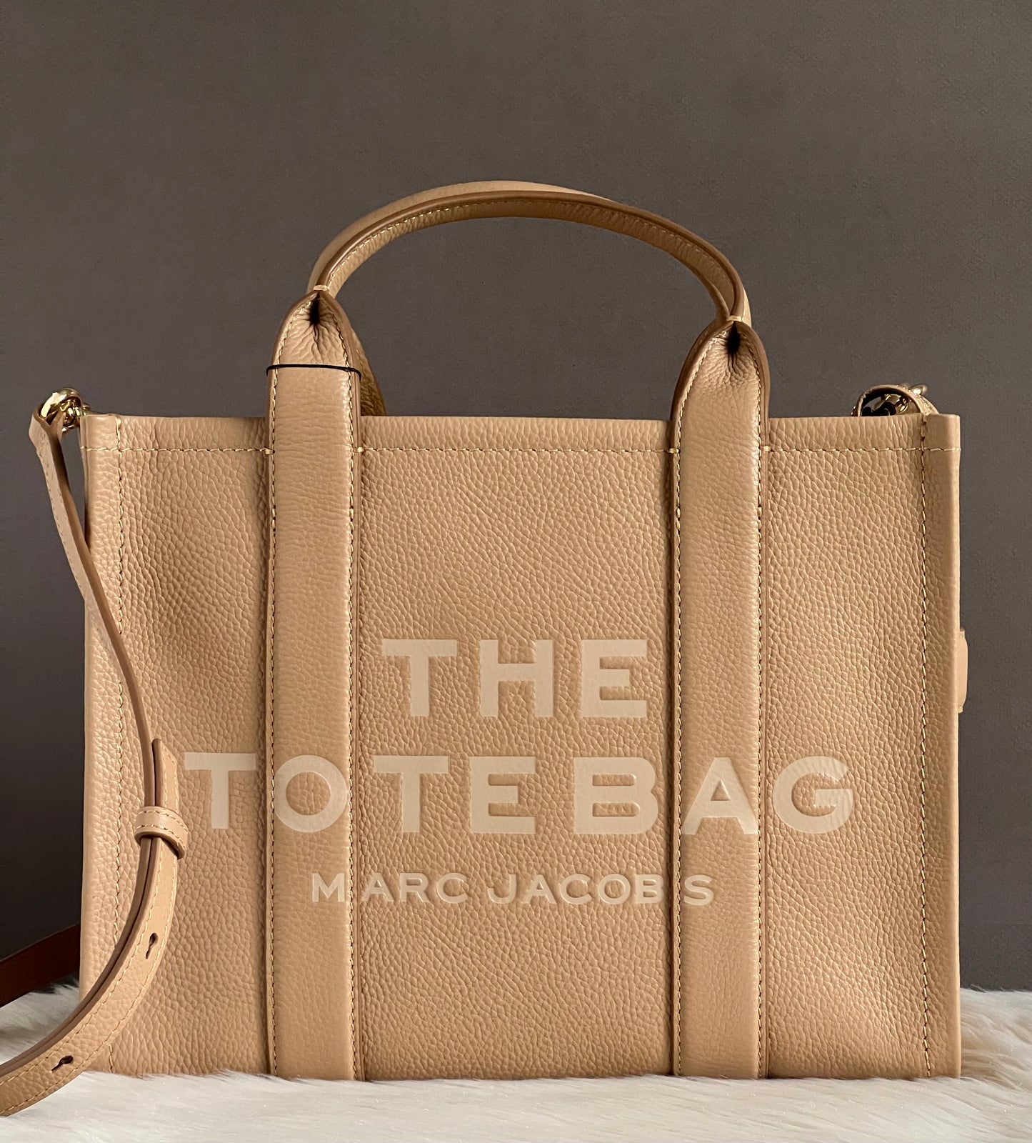 Marc Jacobs The Leather Medium Tote Bag