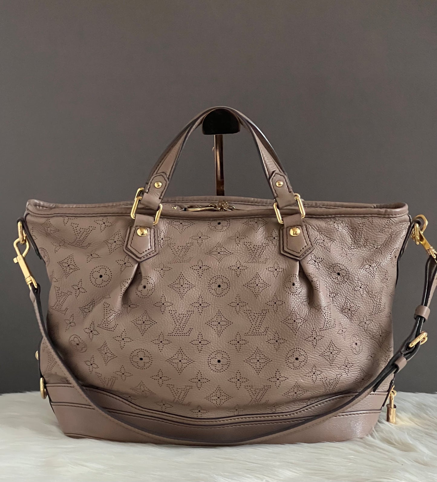 Louis Vuitton Taupe Poudre Mahina Stellar PM Bag