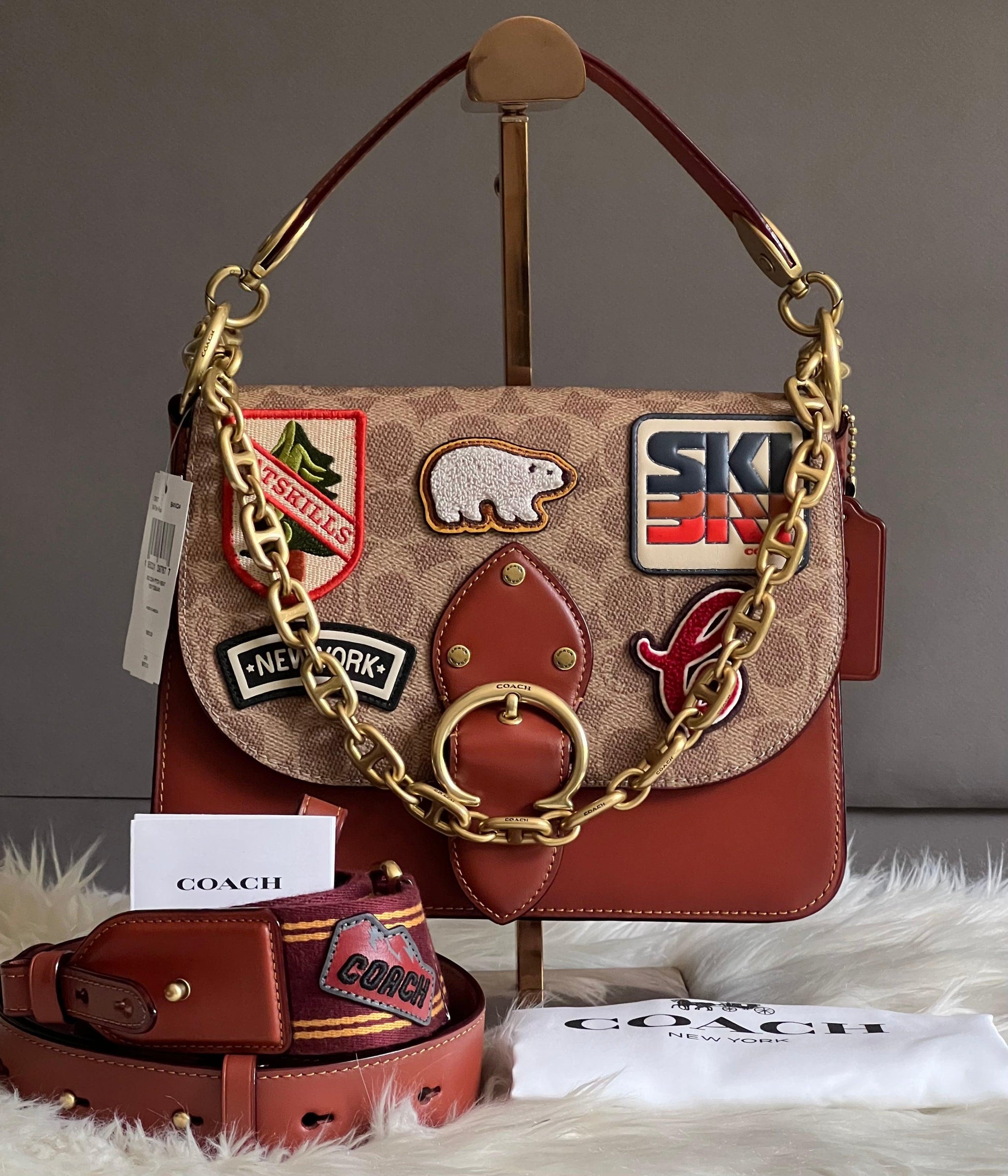 Beat shoulder bag in signature canvas with souvenir patches Outlet