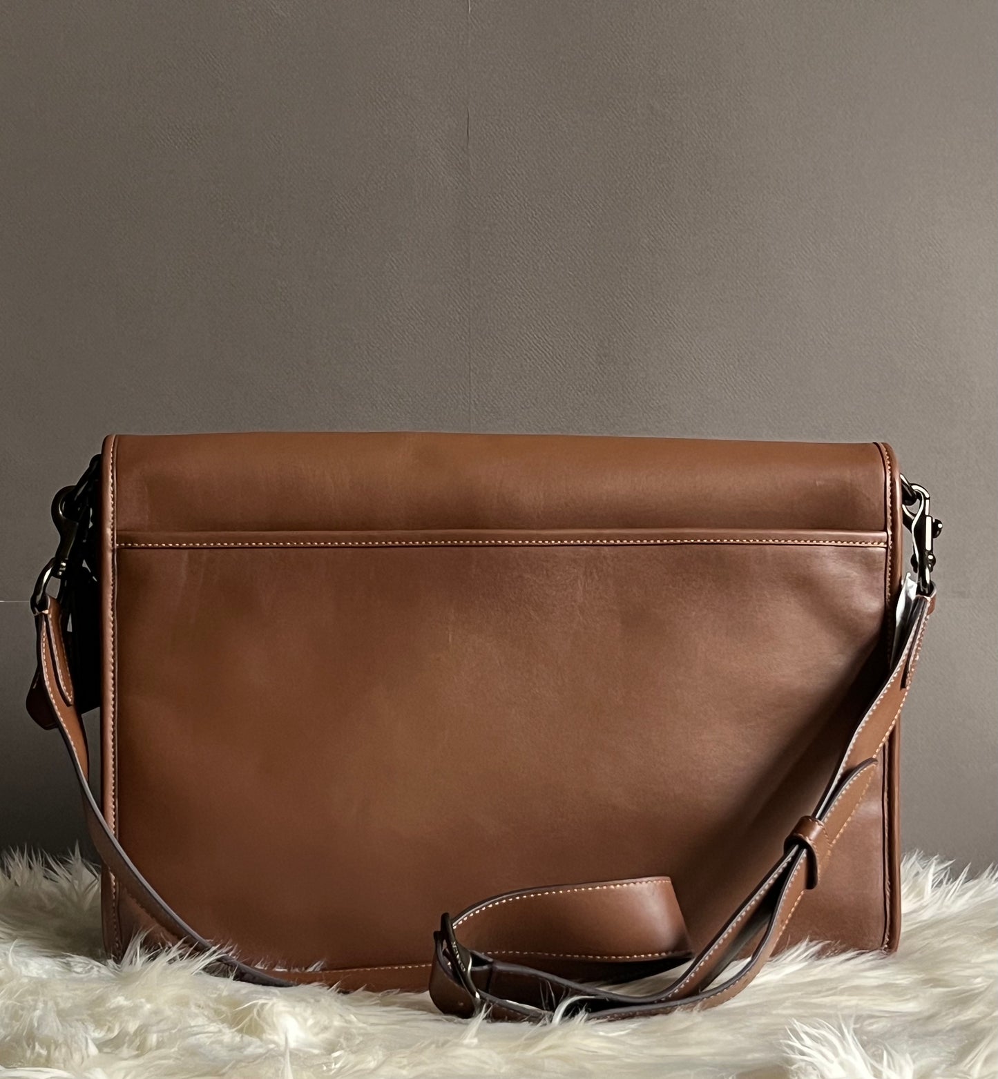 Coach Studio Messenger