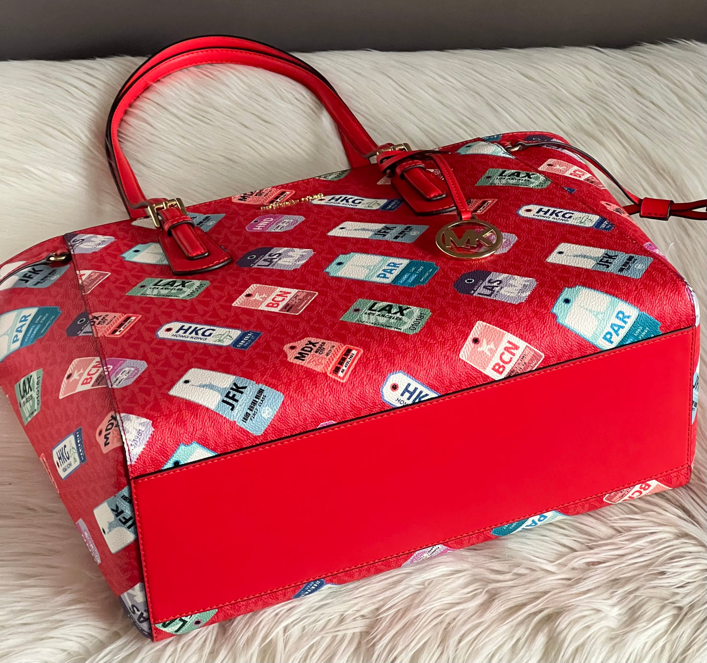 Michael Kors Voyager Large Printed Signature Logo Tote Bag