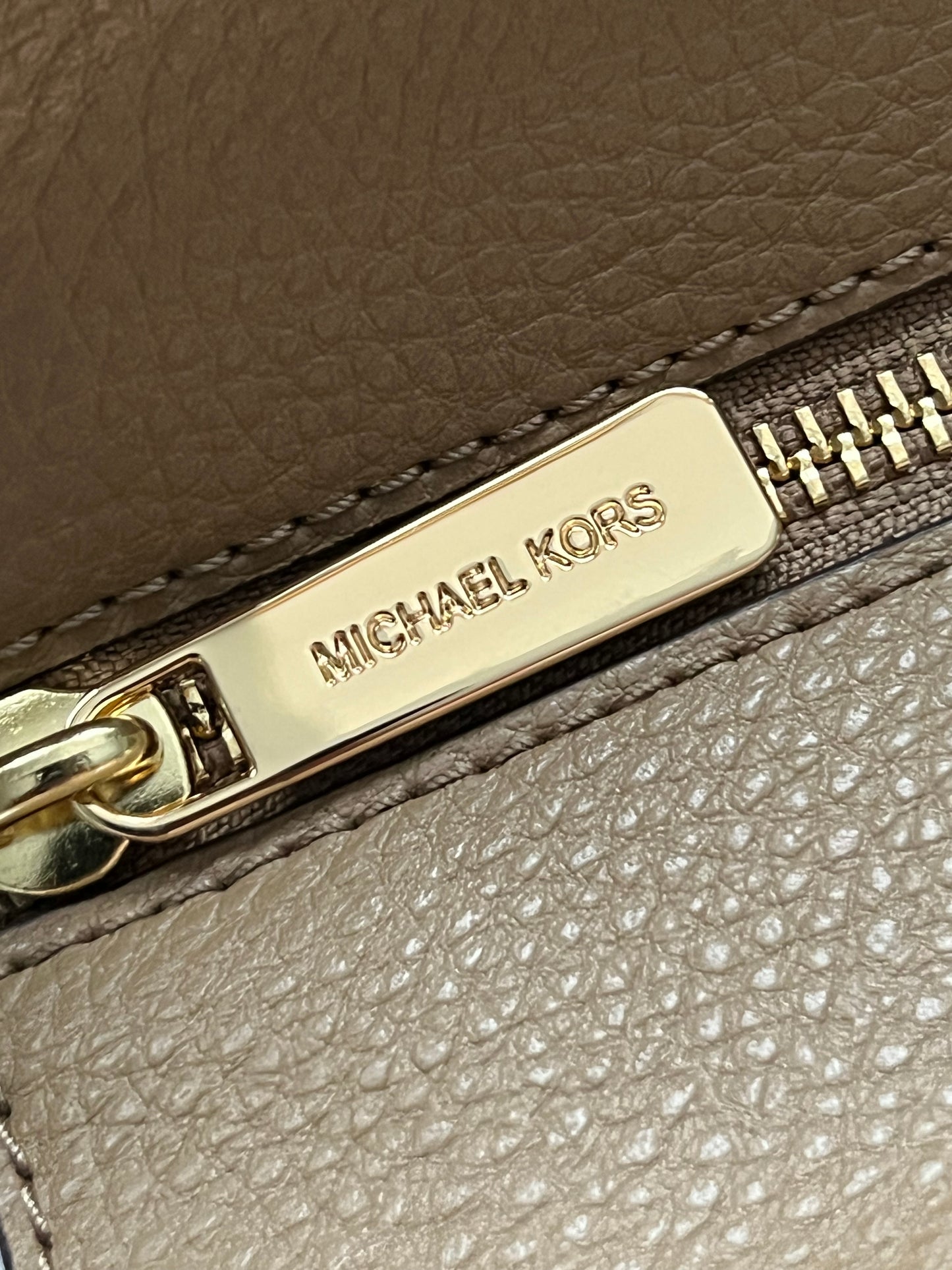 Michael Kors Evelyn Large Tote Bag