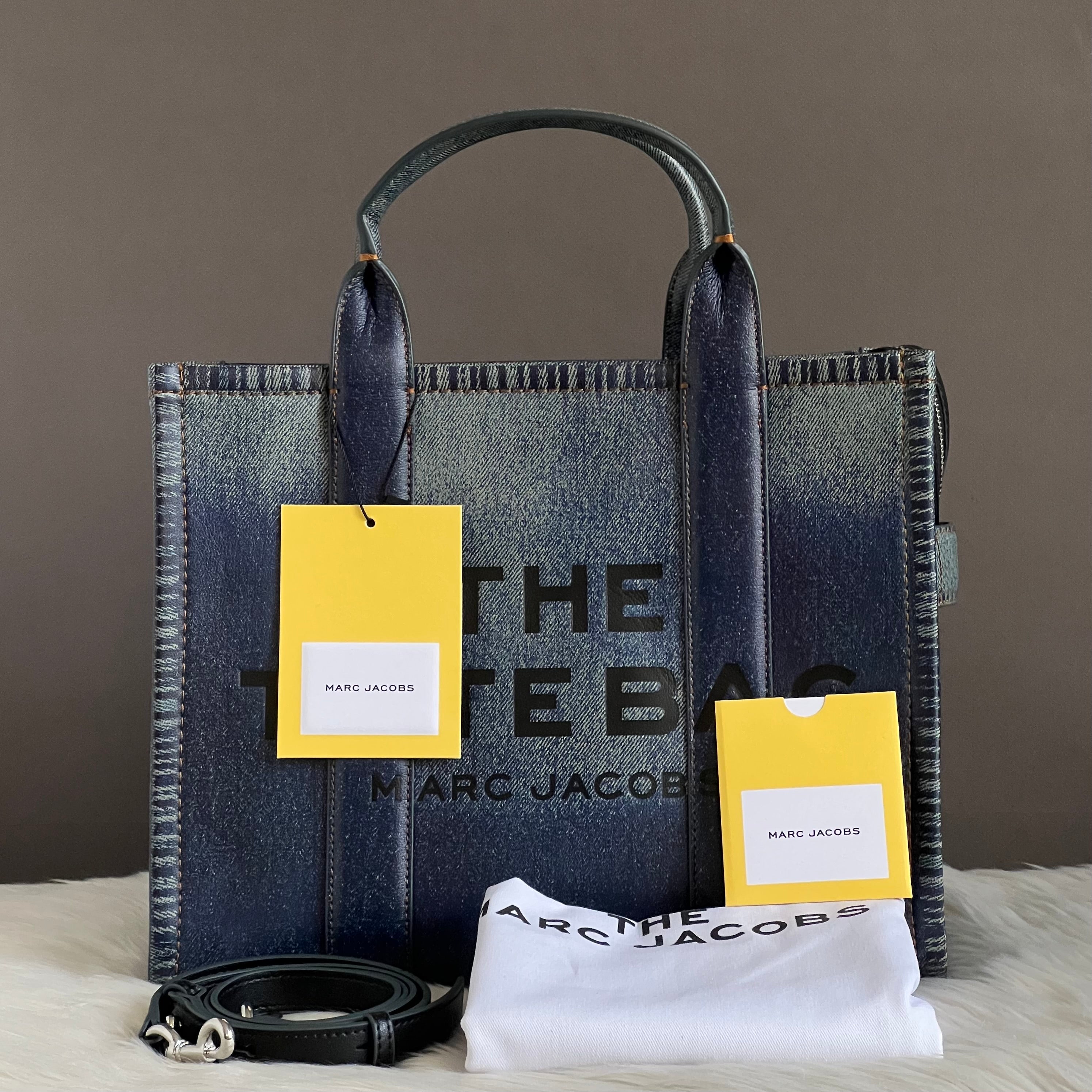 Marc Jacobs The Denim-Printed Leather Medium Tote Bag – Club de Mode