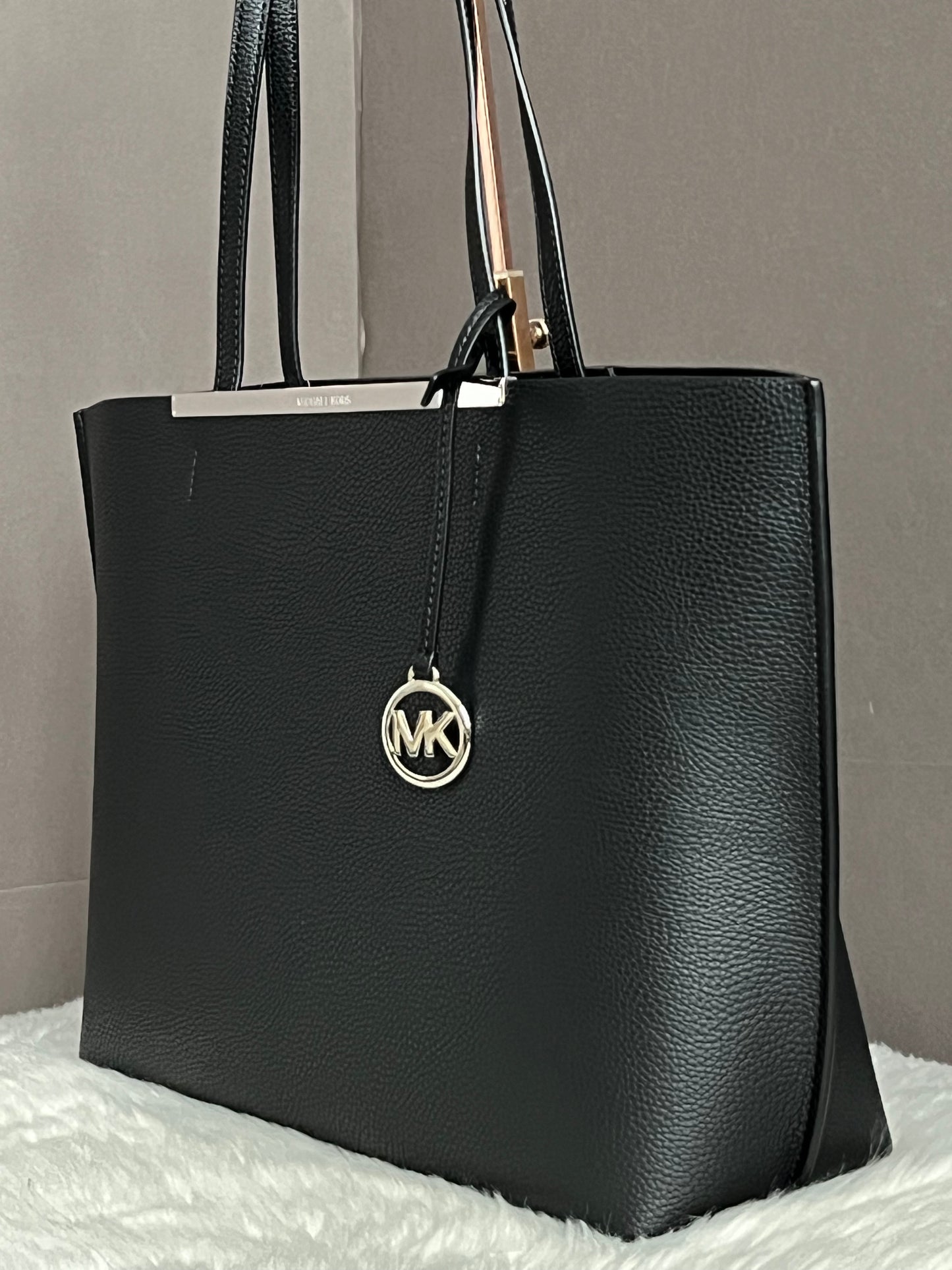 Michael Kors Evelyn Large Tote Bag