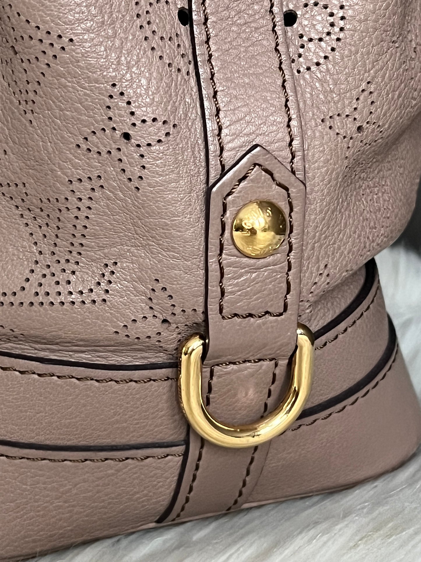 Louis Vuitton Taupe Poudre Mahina Stellar PM Bag