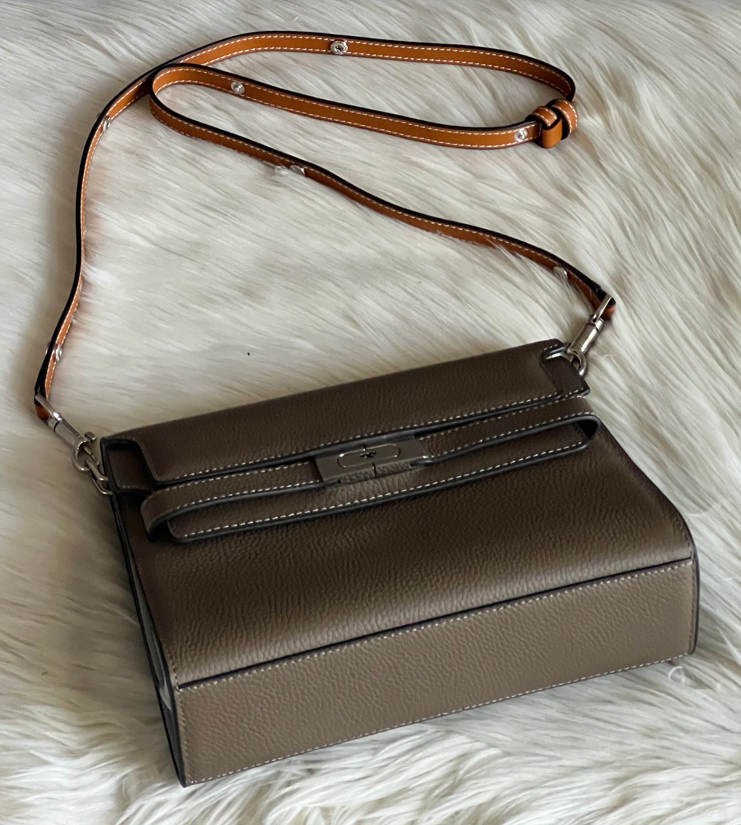 Tory Burch Lee Radziwill Pebbled Shoulder Bag