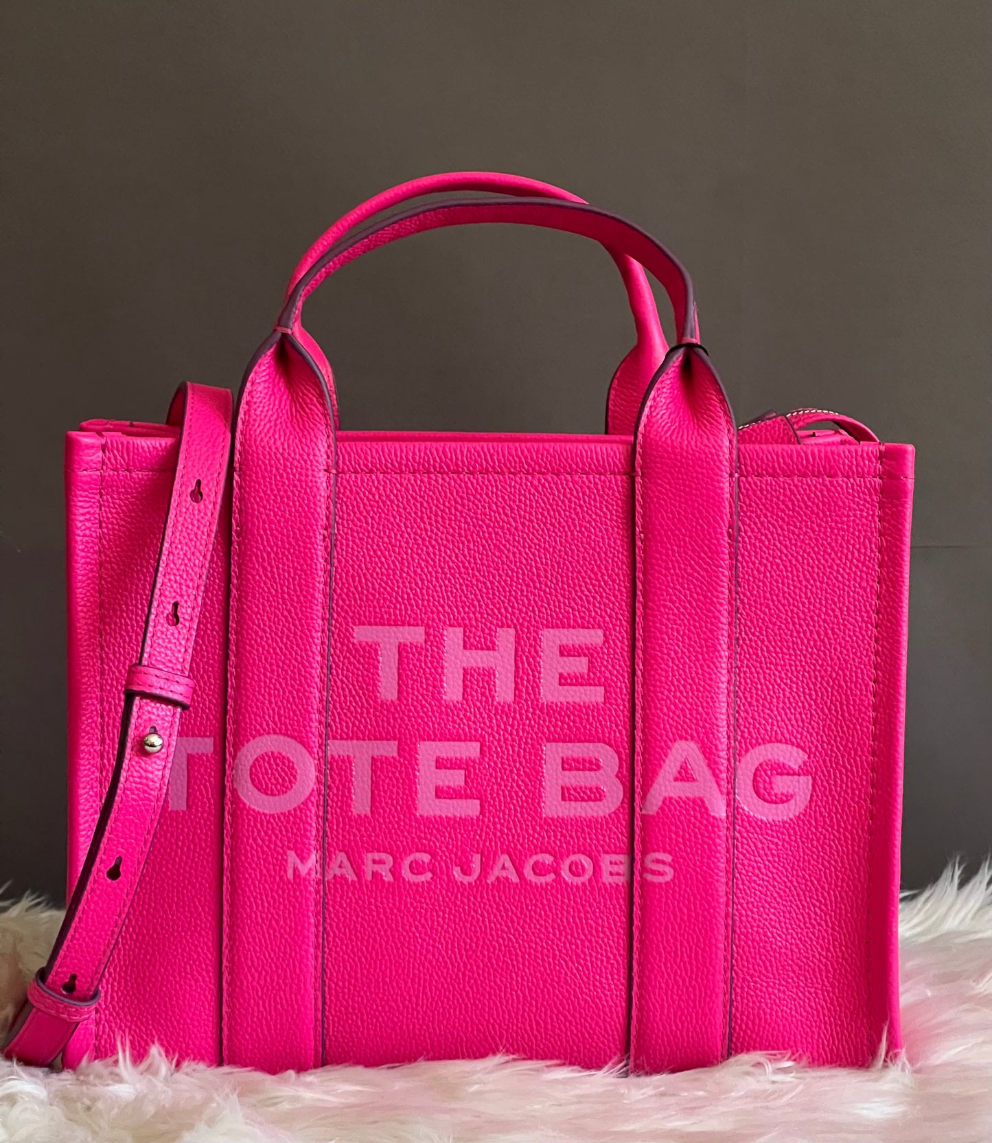 Marc Jacobs The Leather Medium Tote Bag