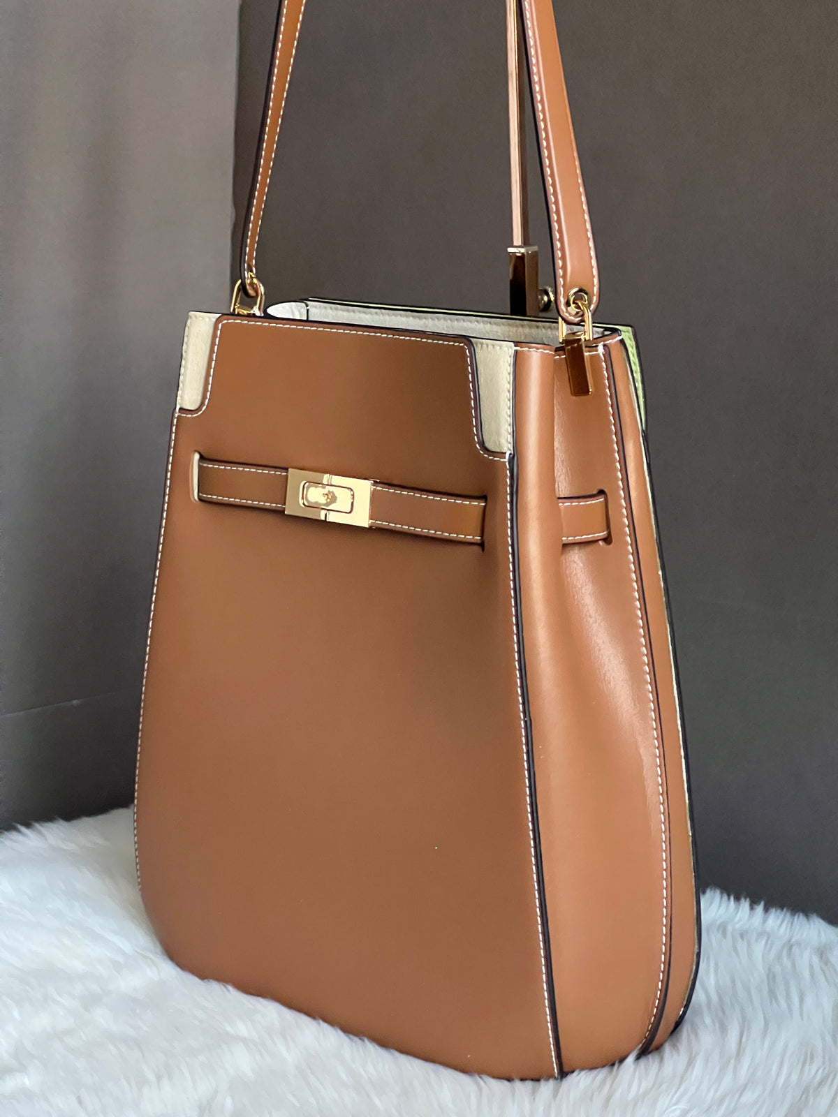 Tory Burch Lee Radziwill Bucket Bag