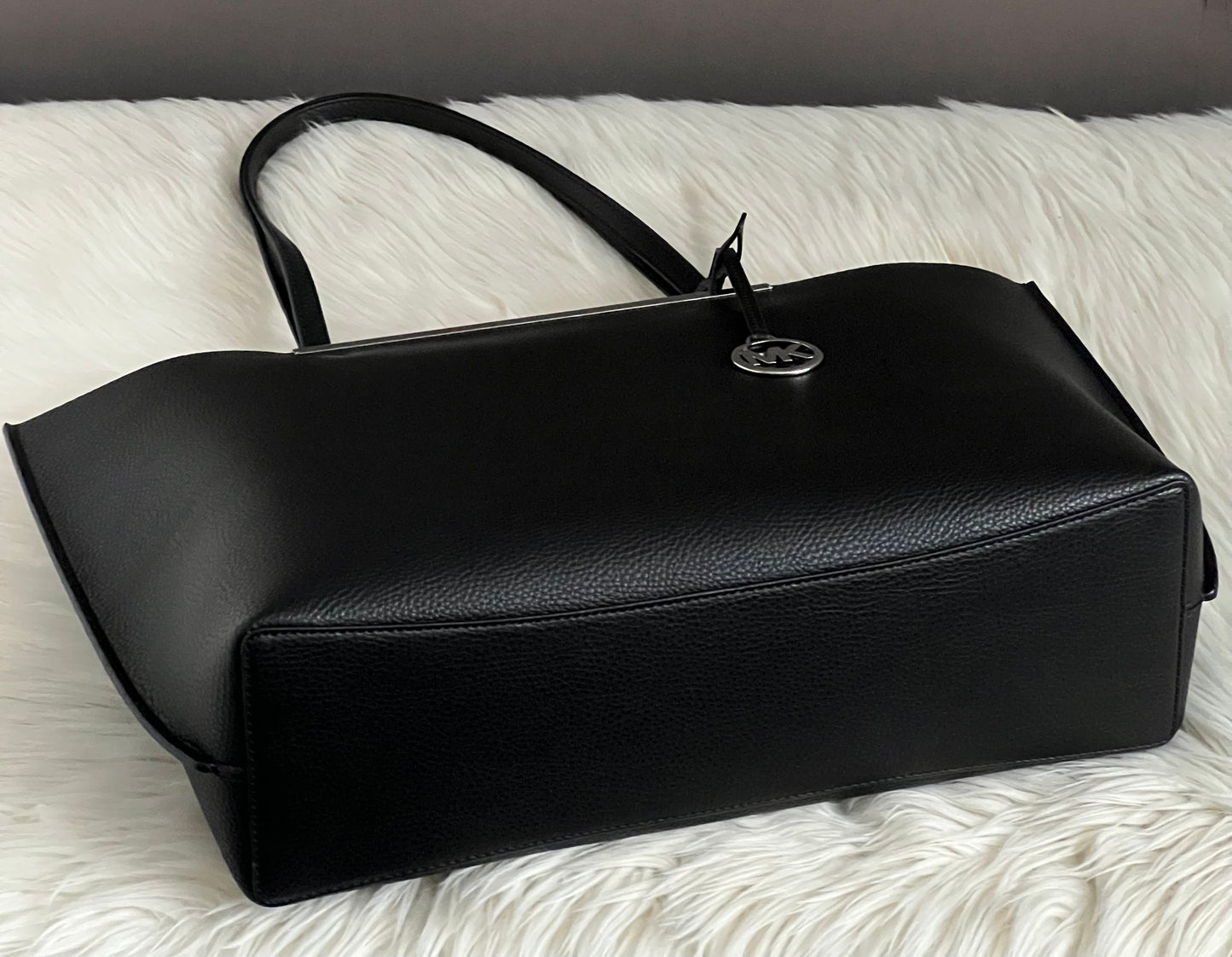 Michael Kors Evelyn Large Tote Bag