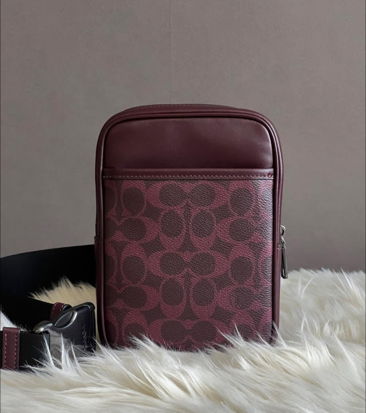 Coach Small Turner Pack In Signature Canvas