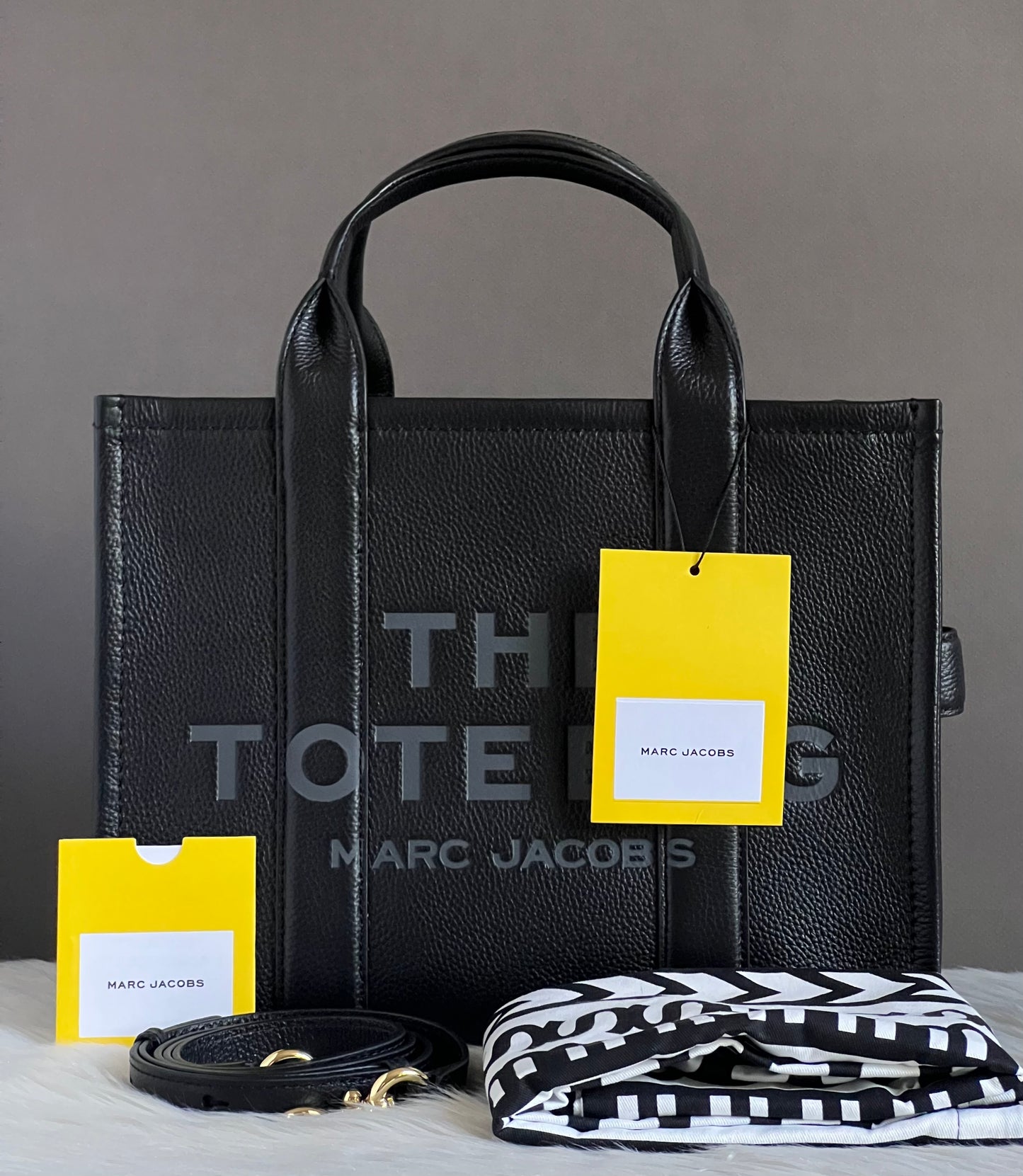 Marc Jacobs The Leather Medium Tote Bag