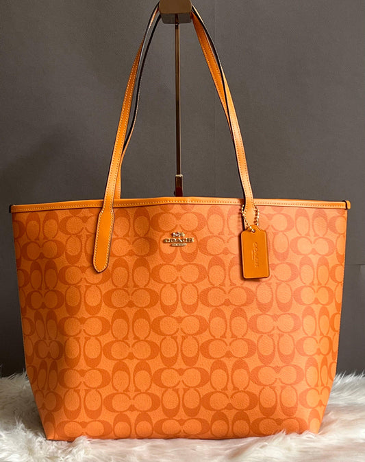 Coach City Tote in Signature Canvas