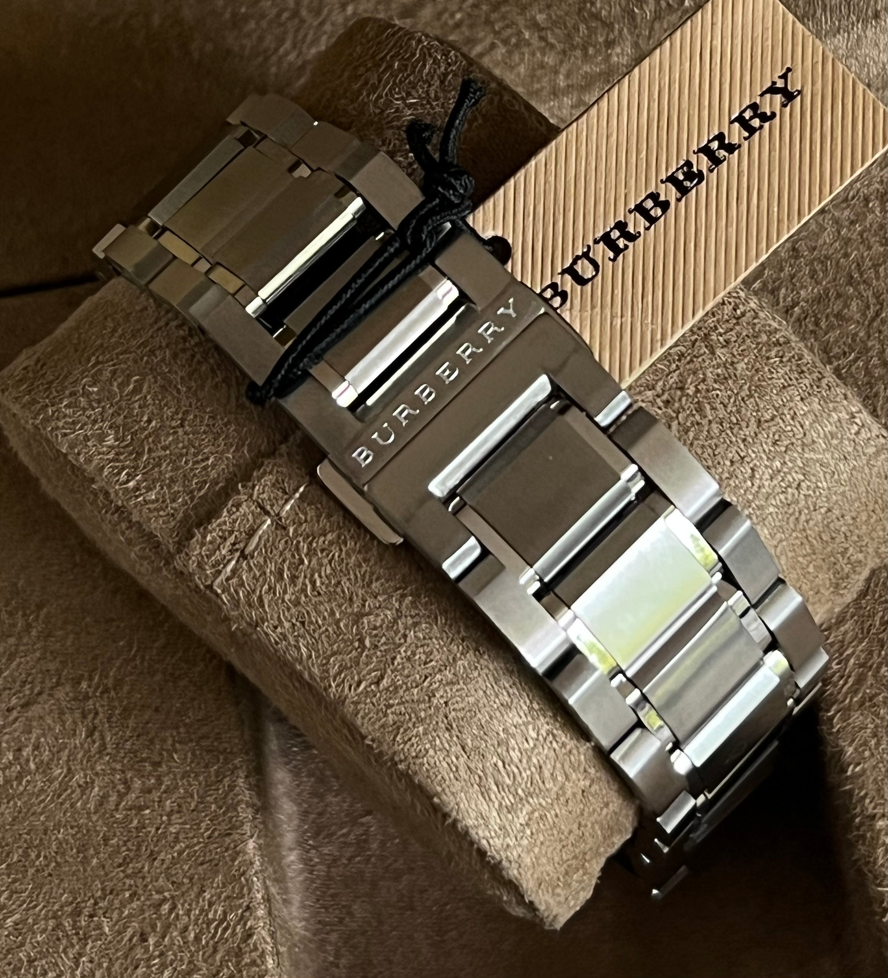 Burberry Men's The City Silver Dial Steel Watch – Club de Mode